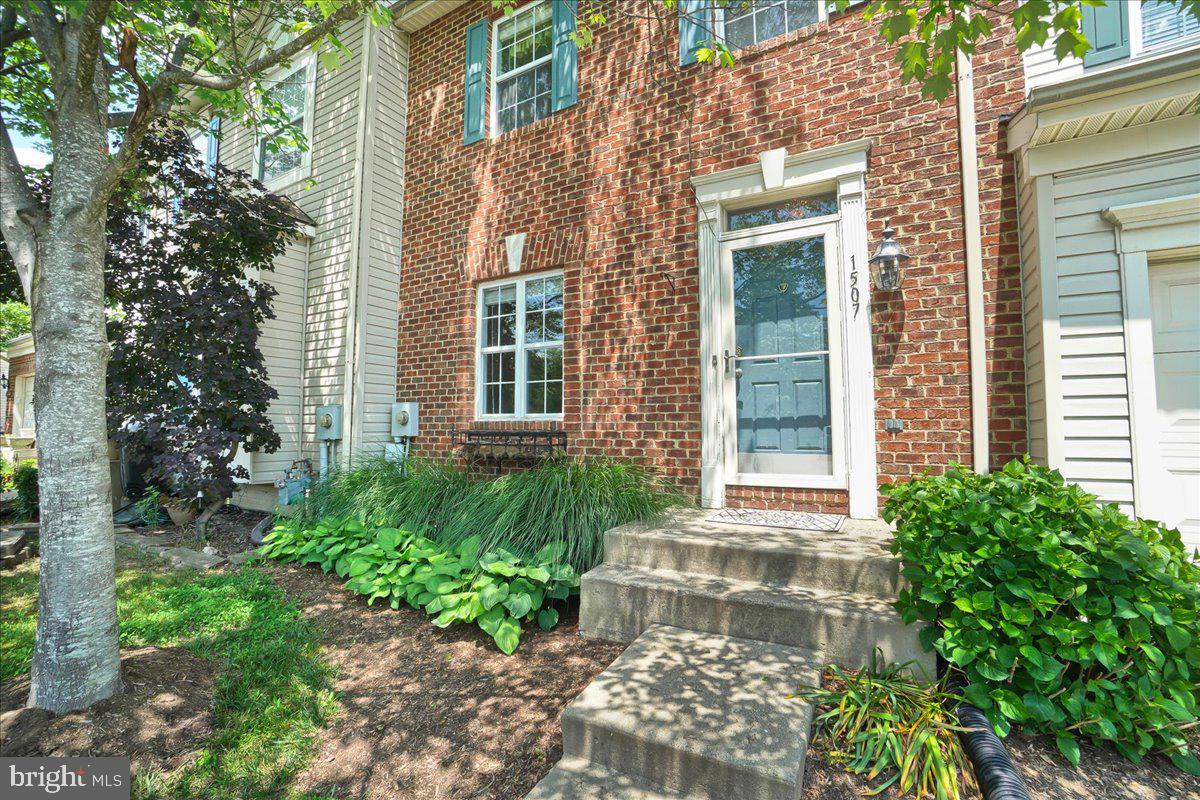 TWIN ARCH CROSSING - Residential