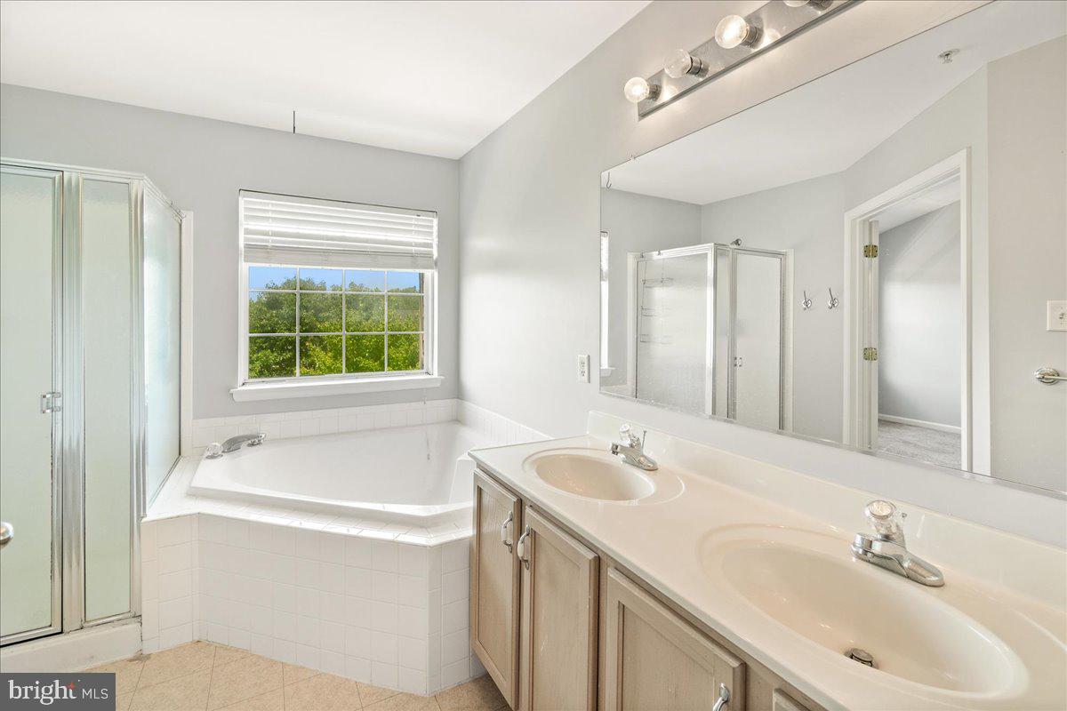 TWIN ARCH CROSSING - Residential