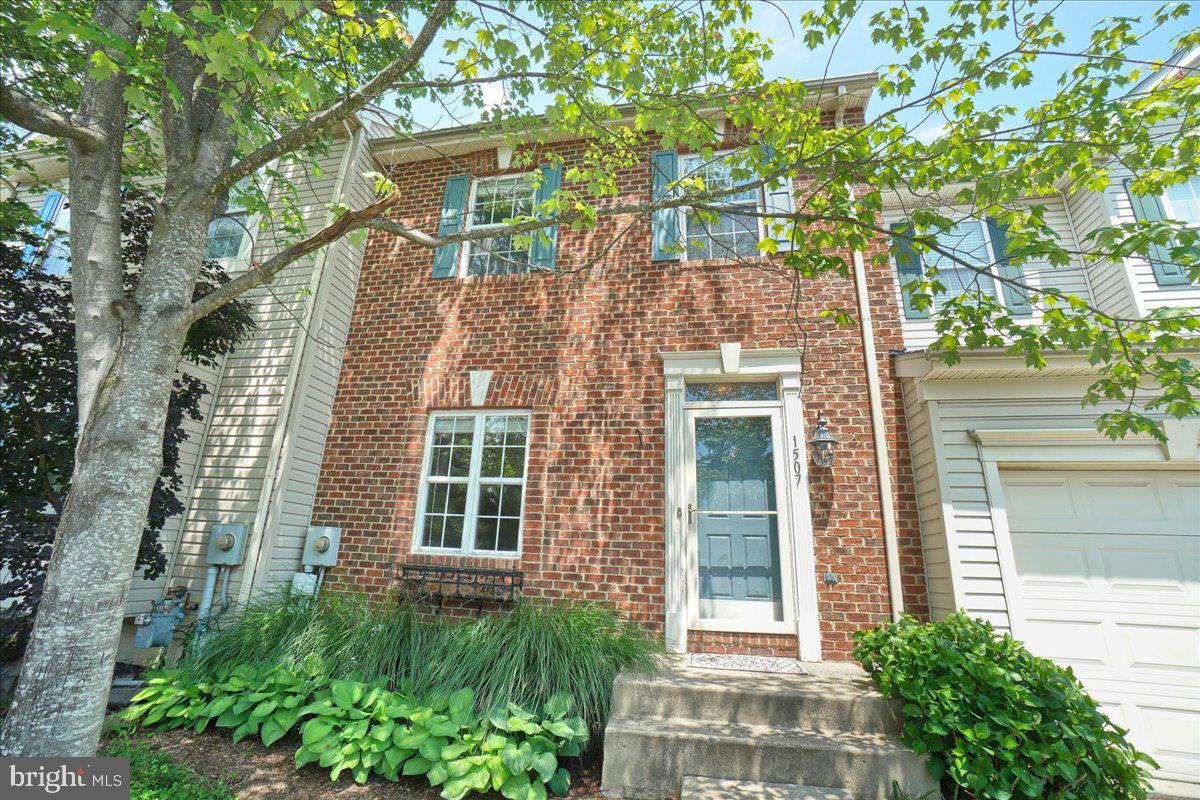 TWIN ARCH CROSSING - Residential