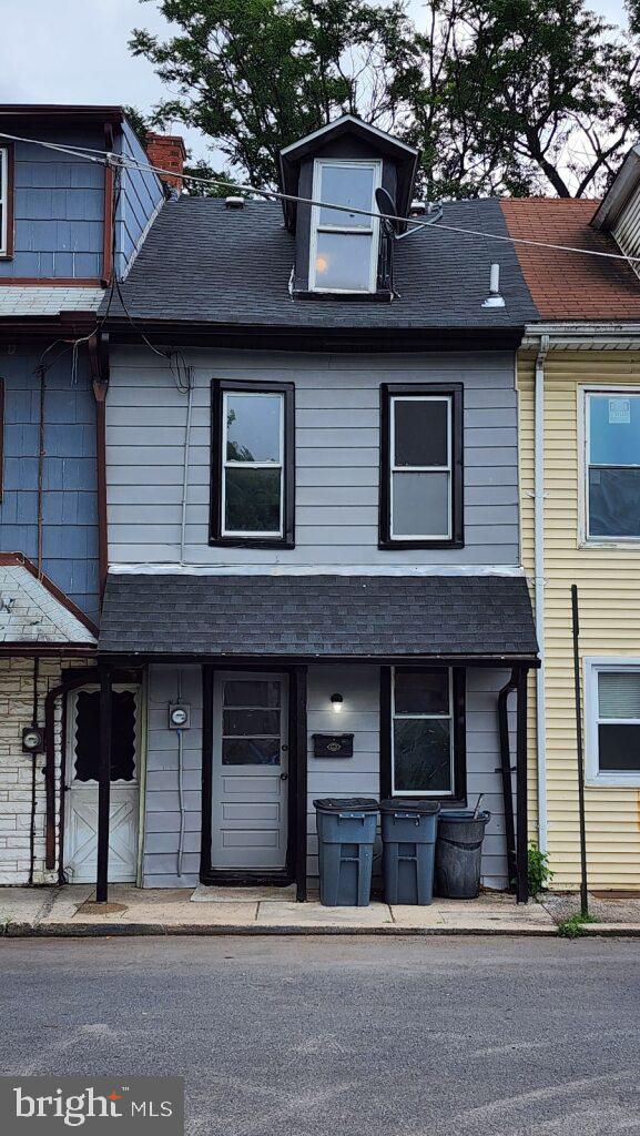 Great opportunity for investors! This well-maintained colonial offers strong cash flow. The home includes 3 bedrooms, 1 full bath. The tenant pays electric, water, and gas, while the landlord only covers trash and sewage, keeping expenses low and returns high. Recent updates and solid condition make this a turnkey addition to any portfolio. This is a property you don’t want to miss!