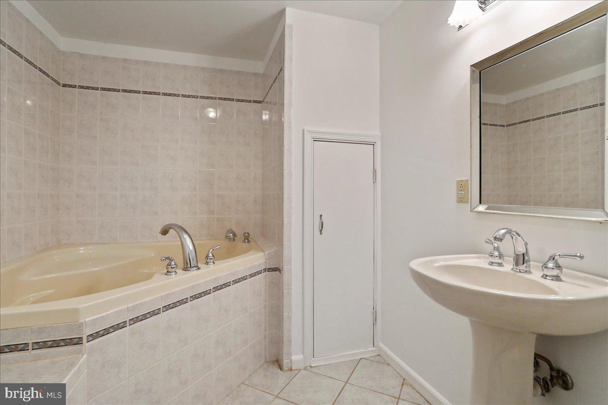 STONE BROOK - Residential