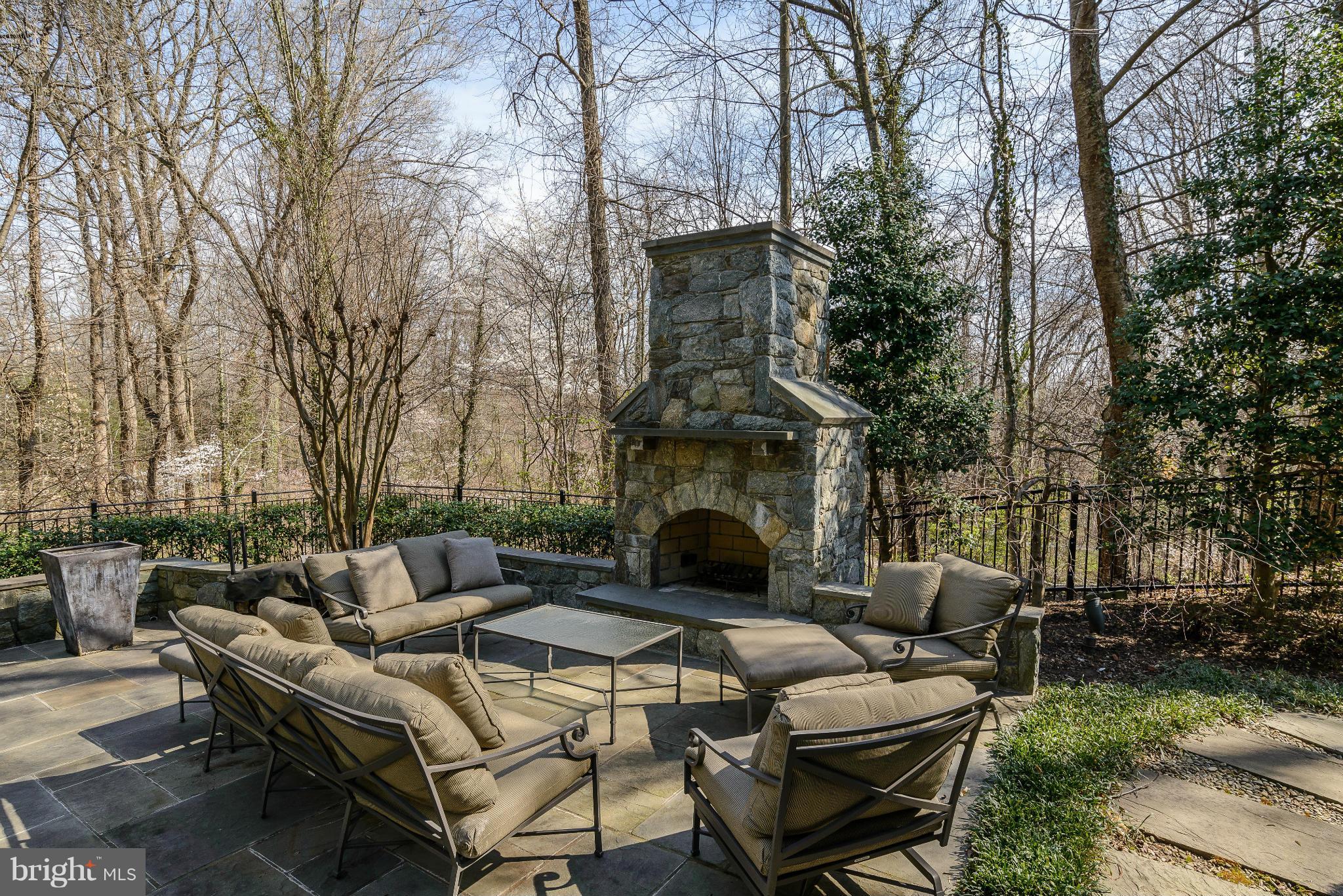 BRADLEY HILLS GROVE - Residential