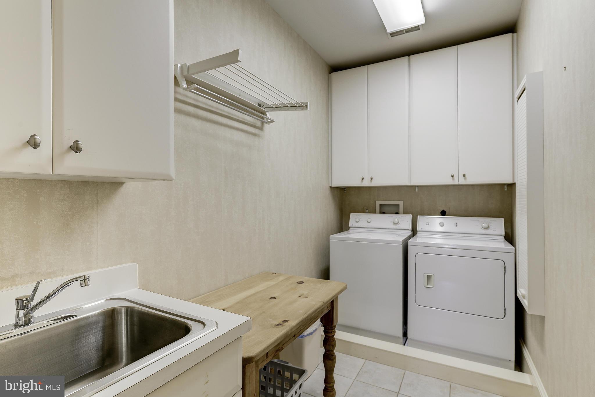 BRADLEY HILLS GROVE - Residential