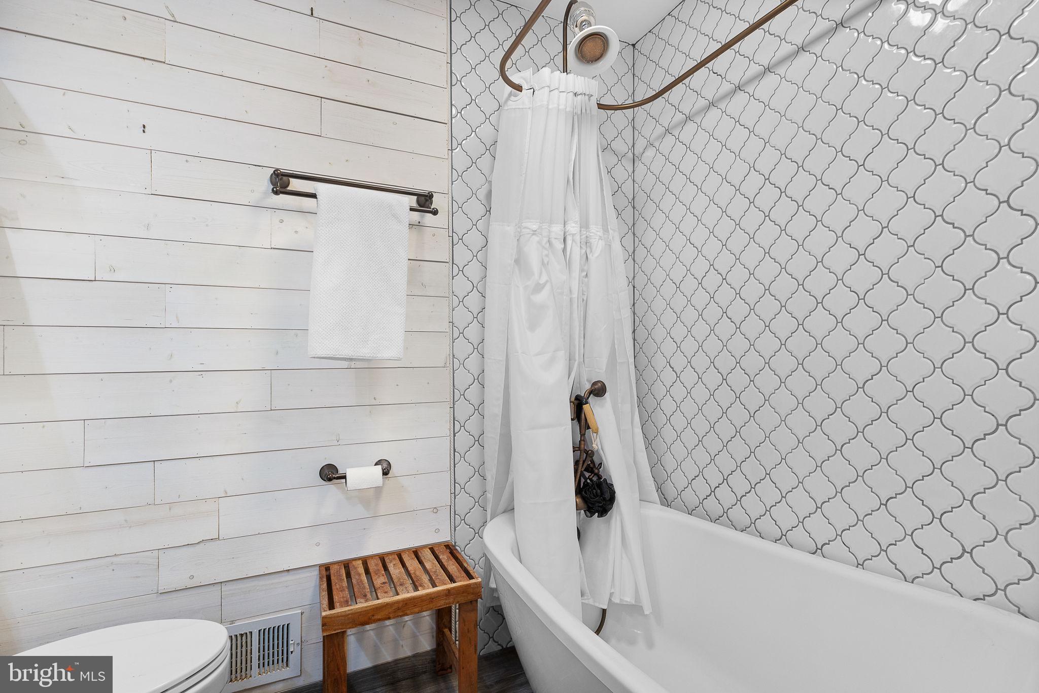 SHADOW WOODS - Residential