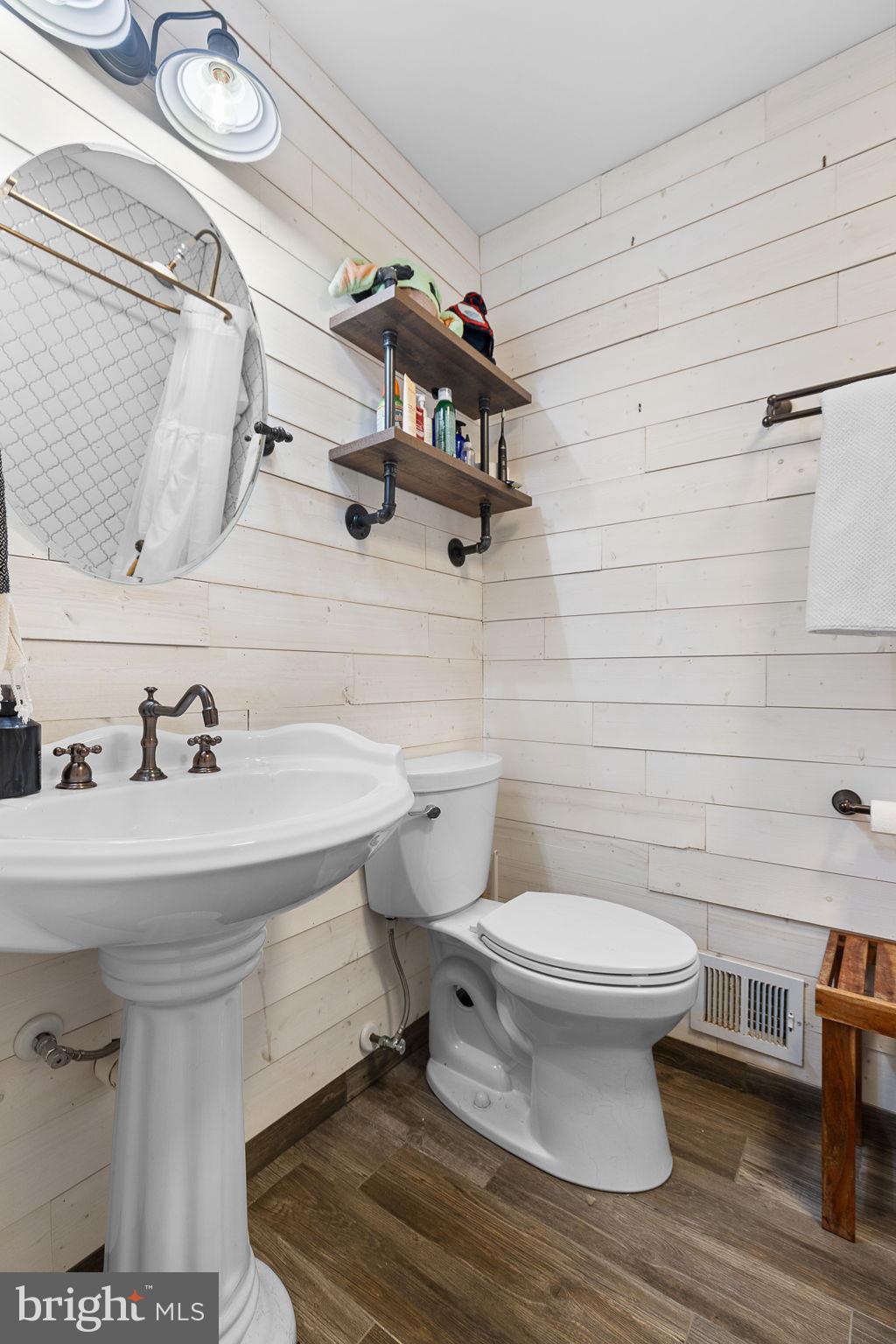 SHADOW WOODS - Residential