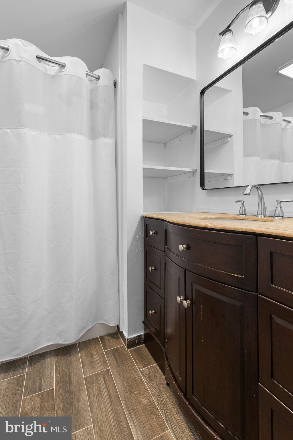 SHADOW WOODS - Residential