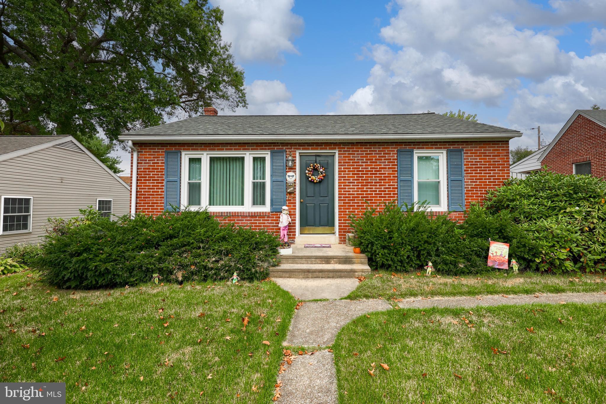 Welcome to 1127 Grinnell Avenue, a solid brick rancher tucked on a quiet street in Columbia. This 2-bedroom, 1-bath home offers comfortable one-floor living with the convenience of gas heat and central air.
The traditional layout is functional and efficient, with good natural light throughout. Outside, enjoy a covered side patio, a nice backyard, and the potential for off-street parking in the rear.
Ideal for first-time buyers or anyone looking to downsize, this home is a great opportunity to make your own.