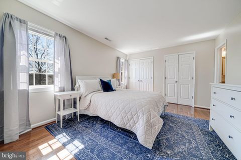 1274 S WASHINGTON STREET FALLS CHURCH VA 22046