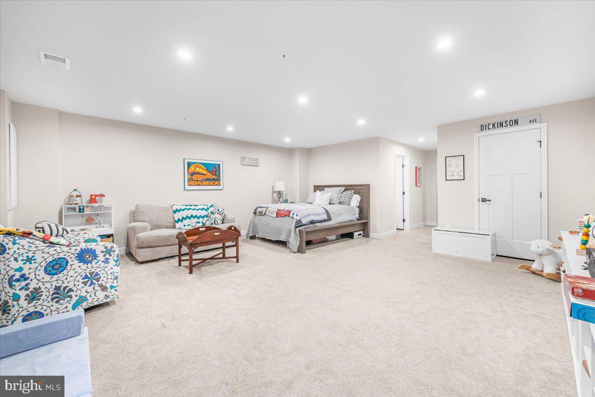 LAKE LINGANORE TOWN CENTER - Residential