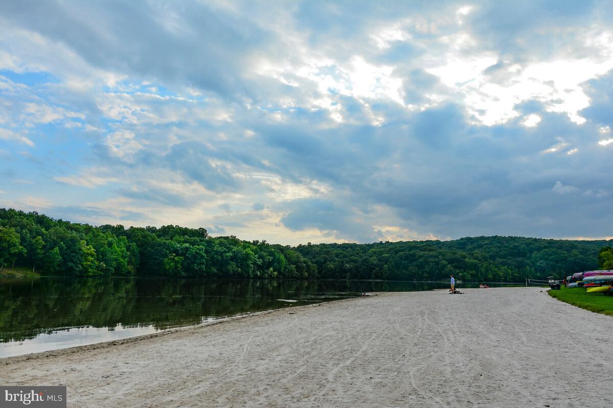 LAKE LINGANORE TOWN CENTER - Residential