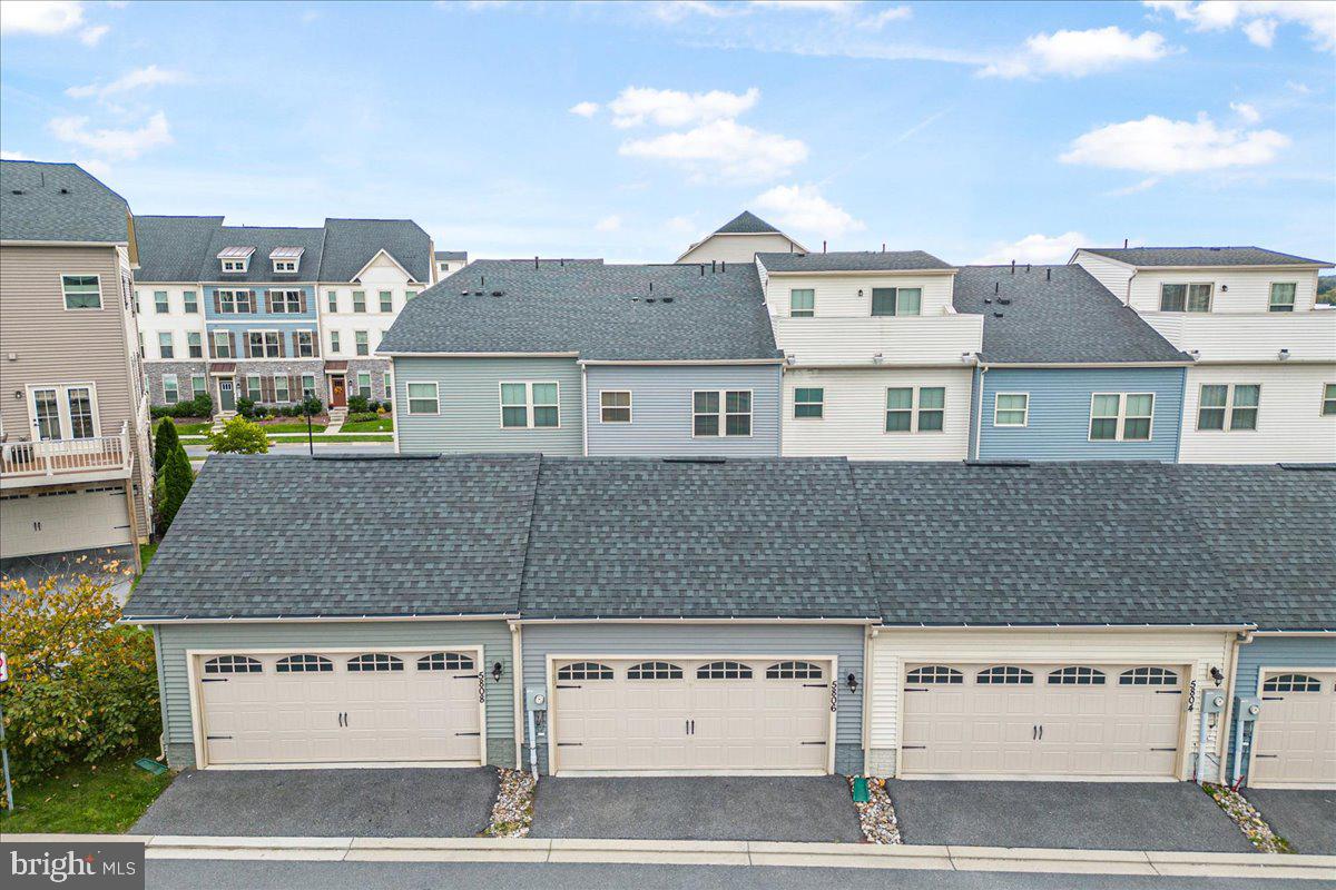 LAKE LINGANORE TOWN CENTER - Residential