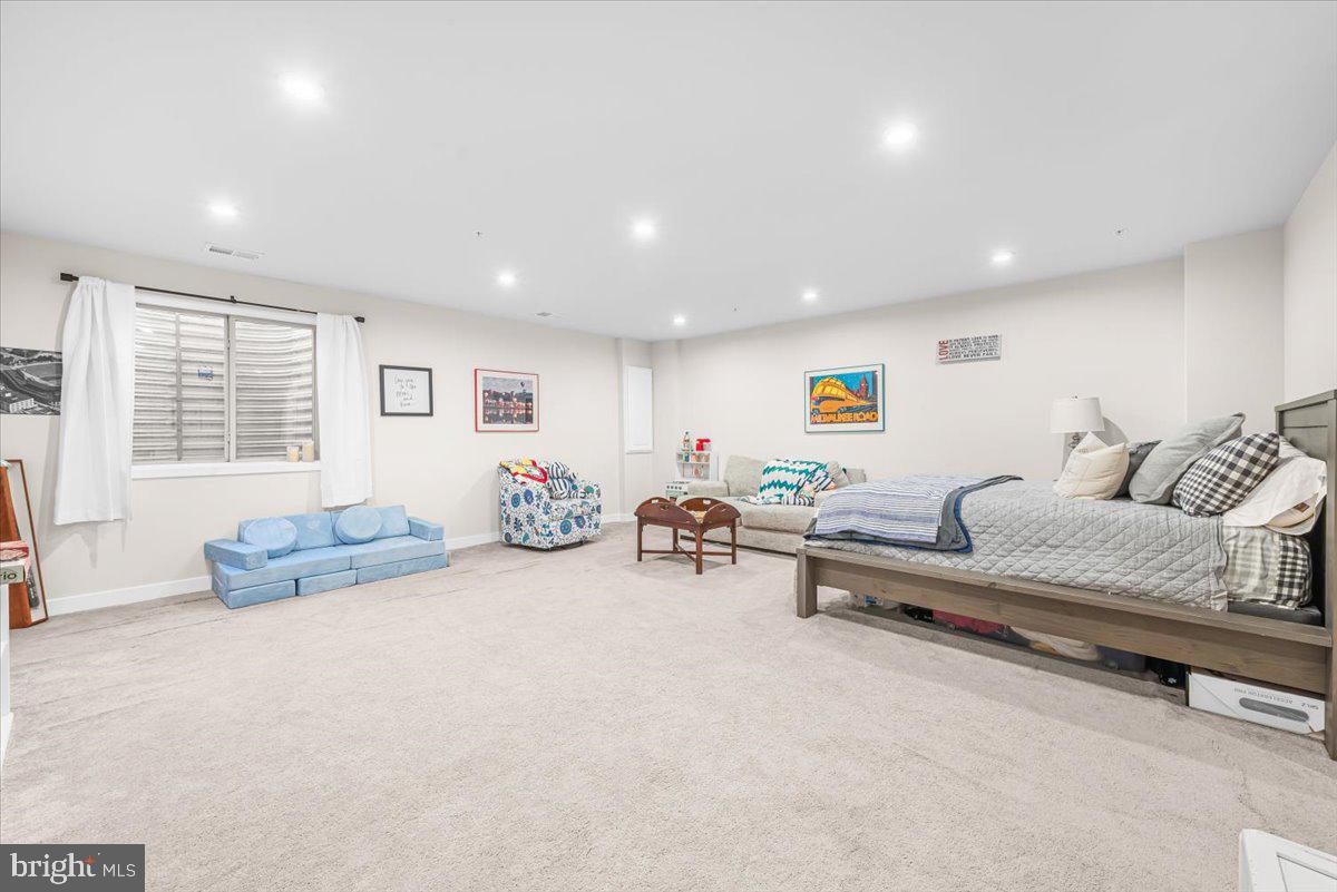 LAKE LINGANORE TOWN CENTER - Residential