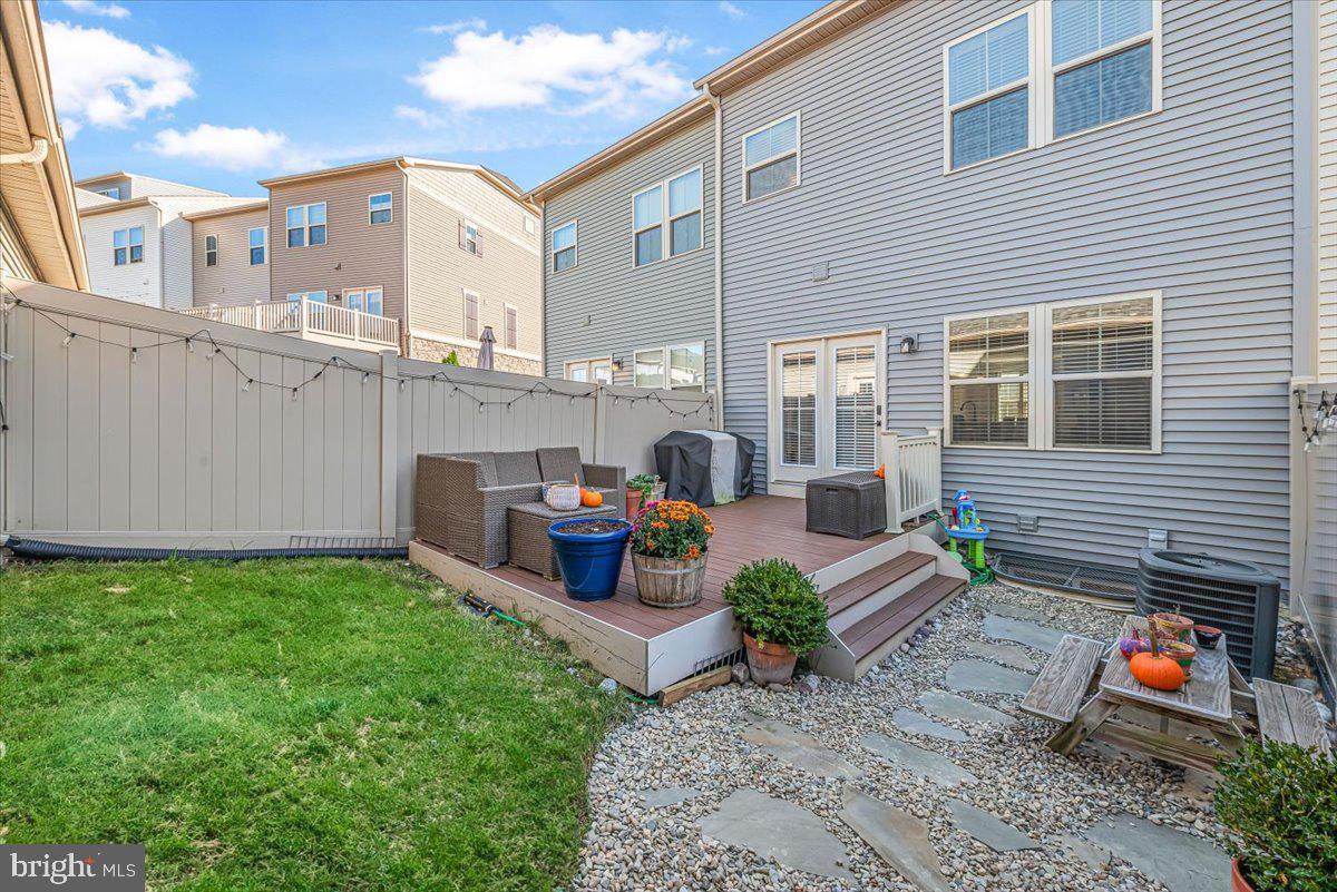 LAKE LINGANORE TOWN CENTER - Residential