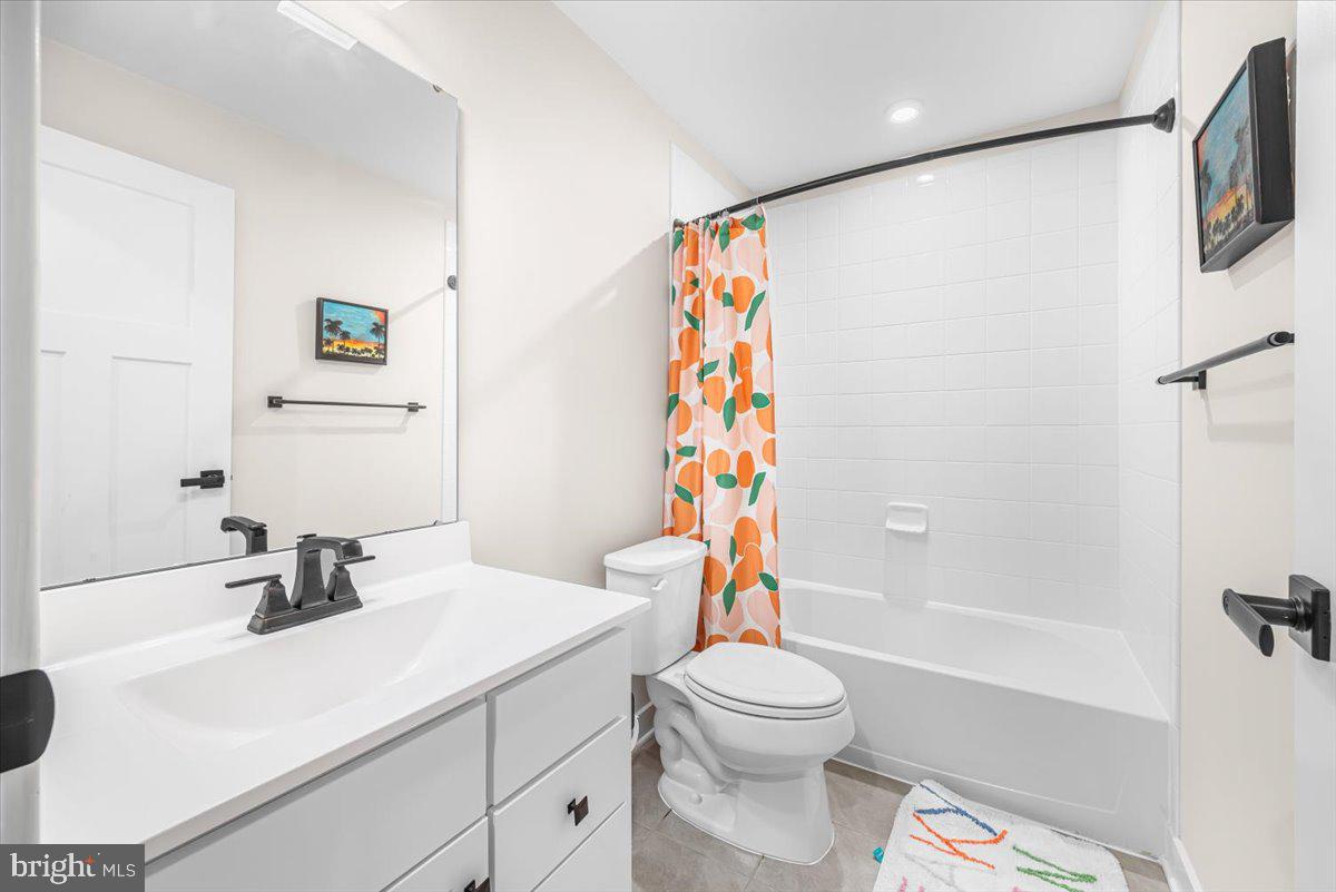 LAKE LINGANORE TOWN CENTER - Residential