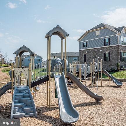 LAKE LINGANORE TOWN CENTER - Residential