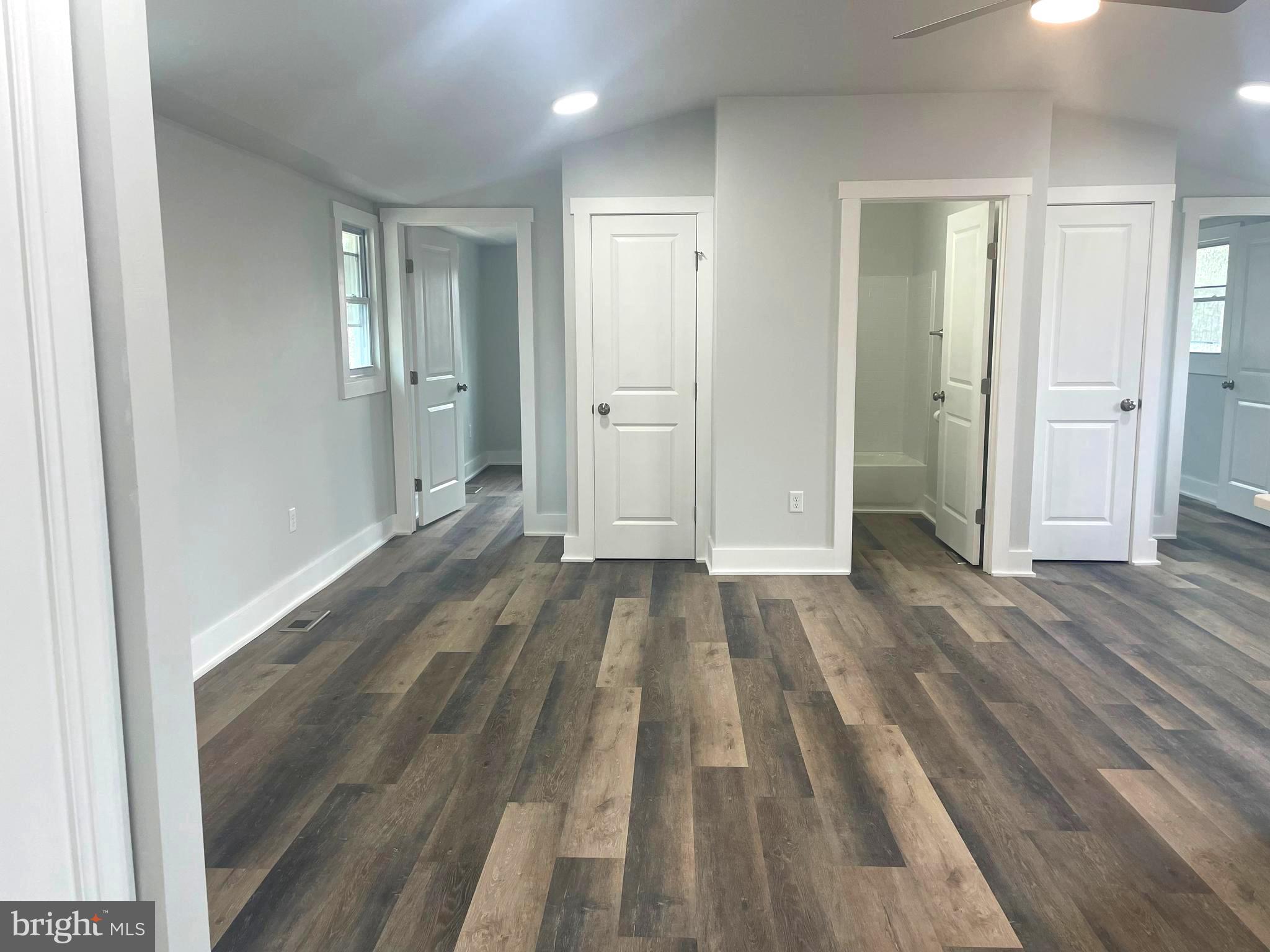 RIVER VIEW PARK - Residential