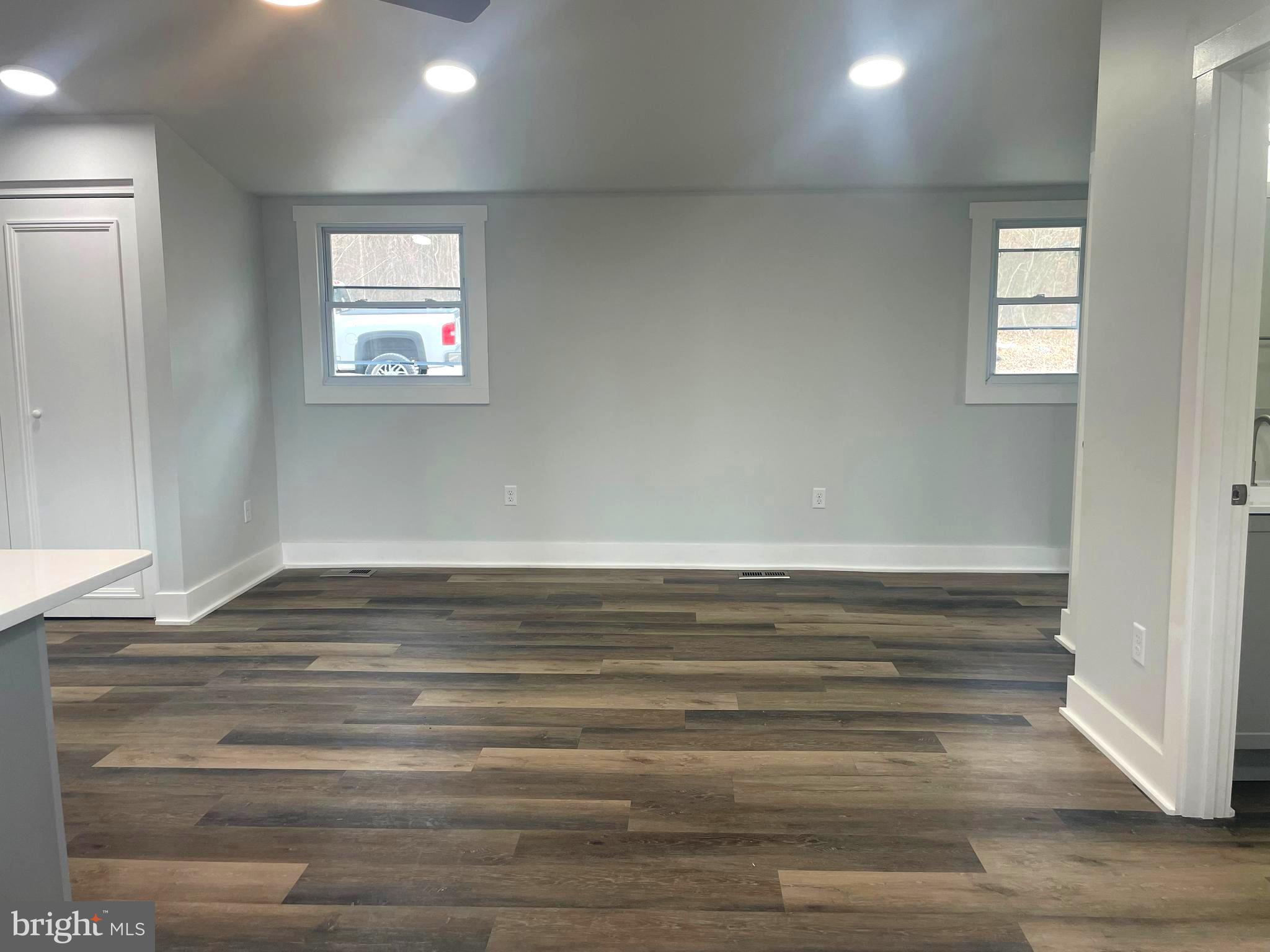 RIVER VIEW PARK - Residential