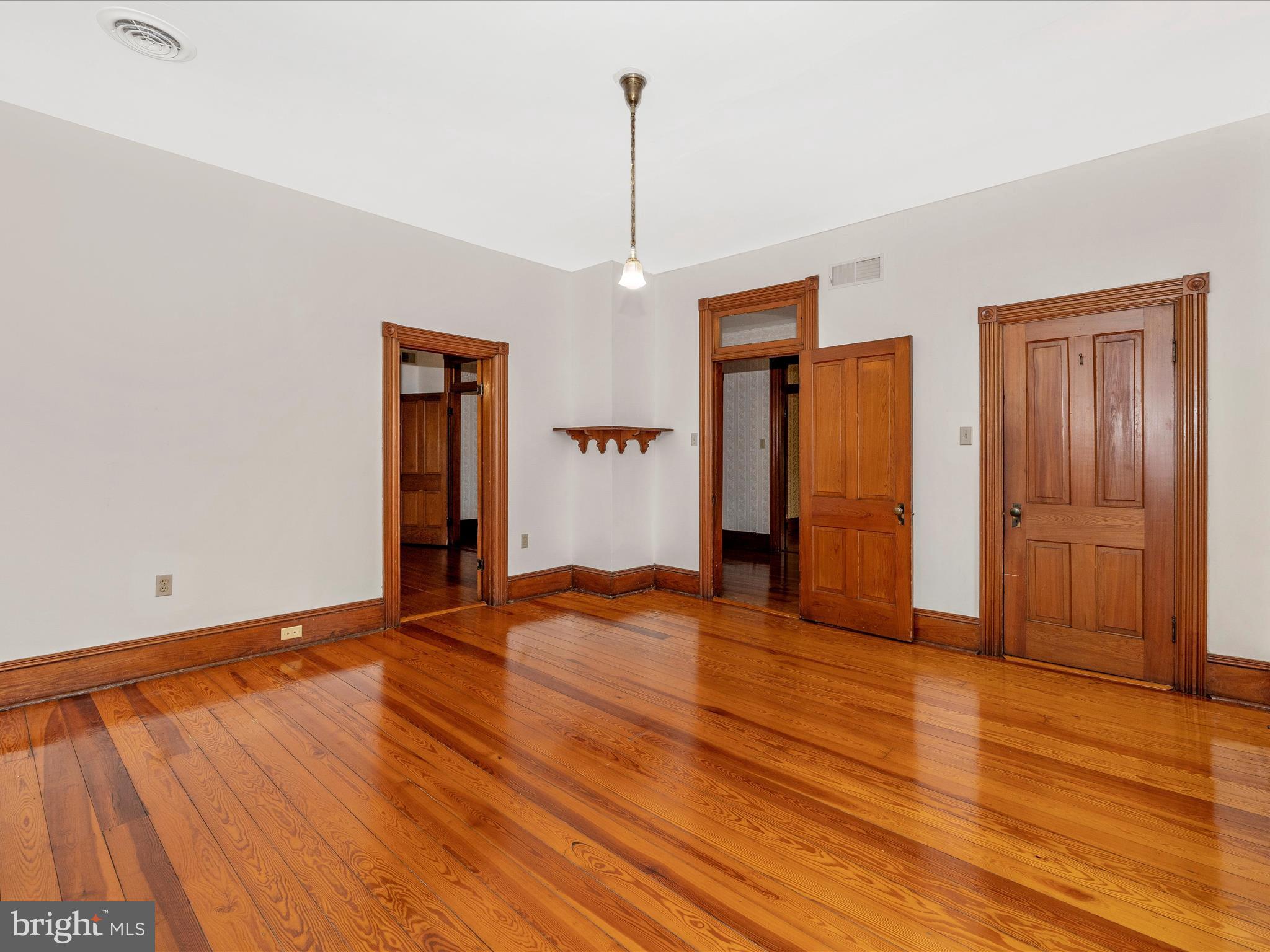 MIDDLETOWN - Residential