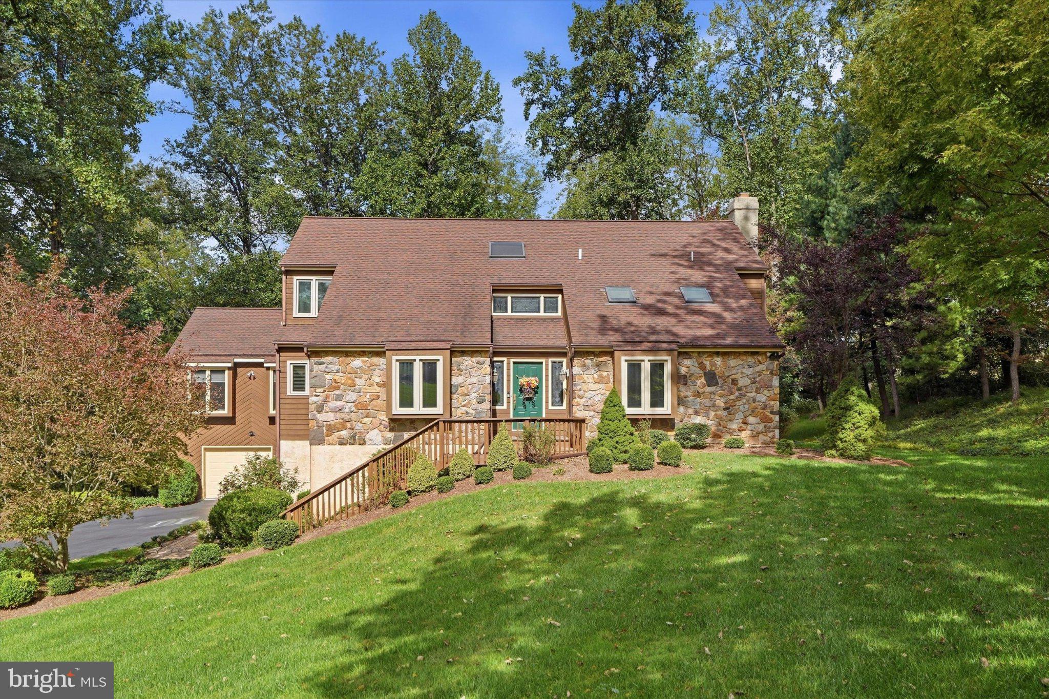 945 MARIE ROCHELLE DRIVE