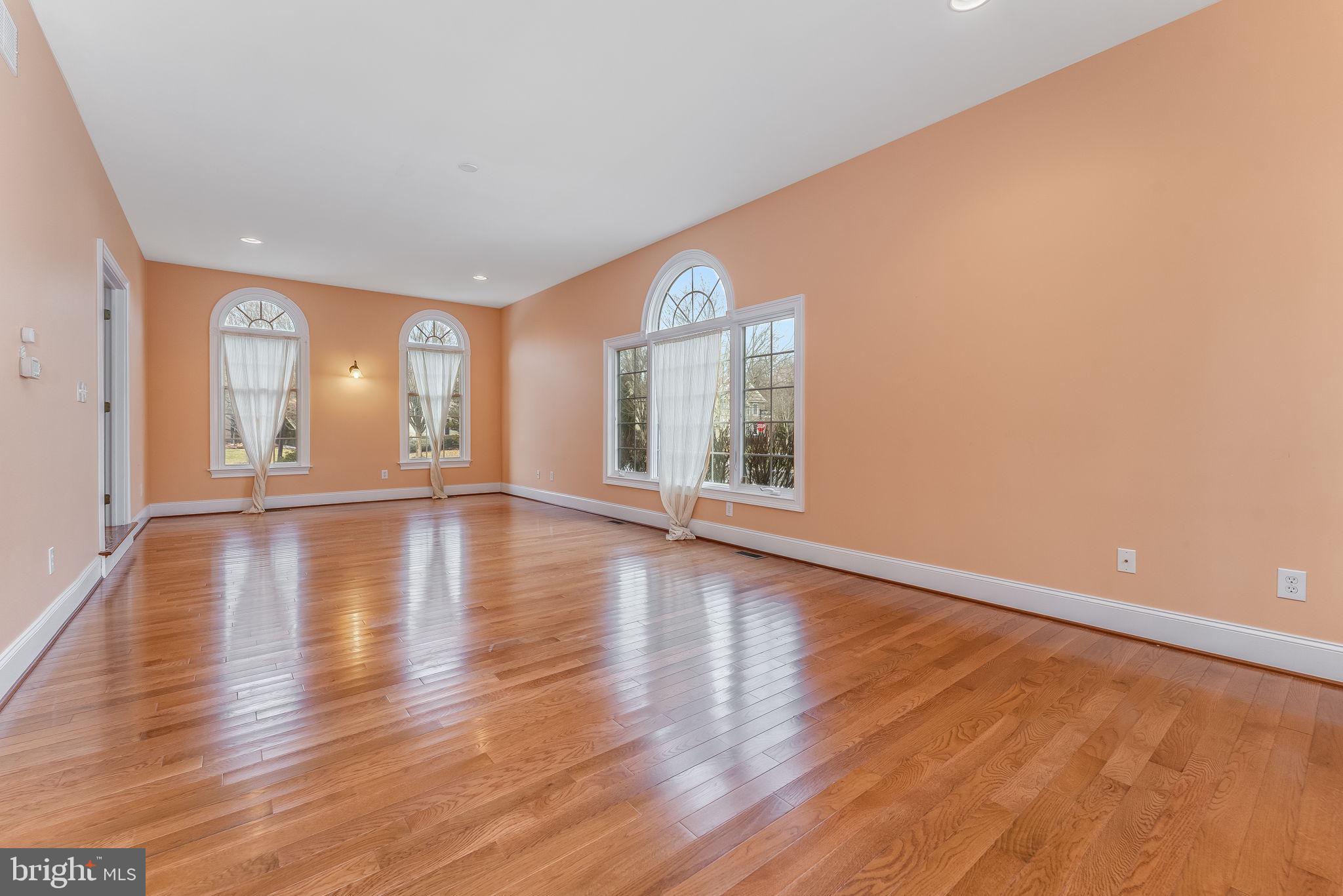 UPPER MOUNTAIN ESTS - Residential