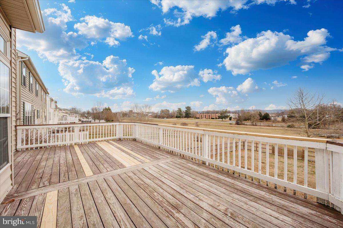 WEST FIELDS - Residential