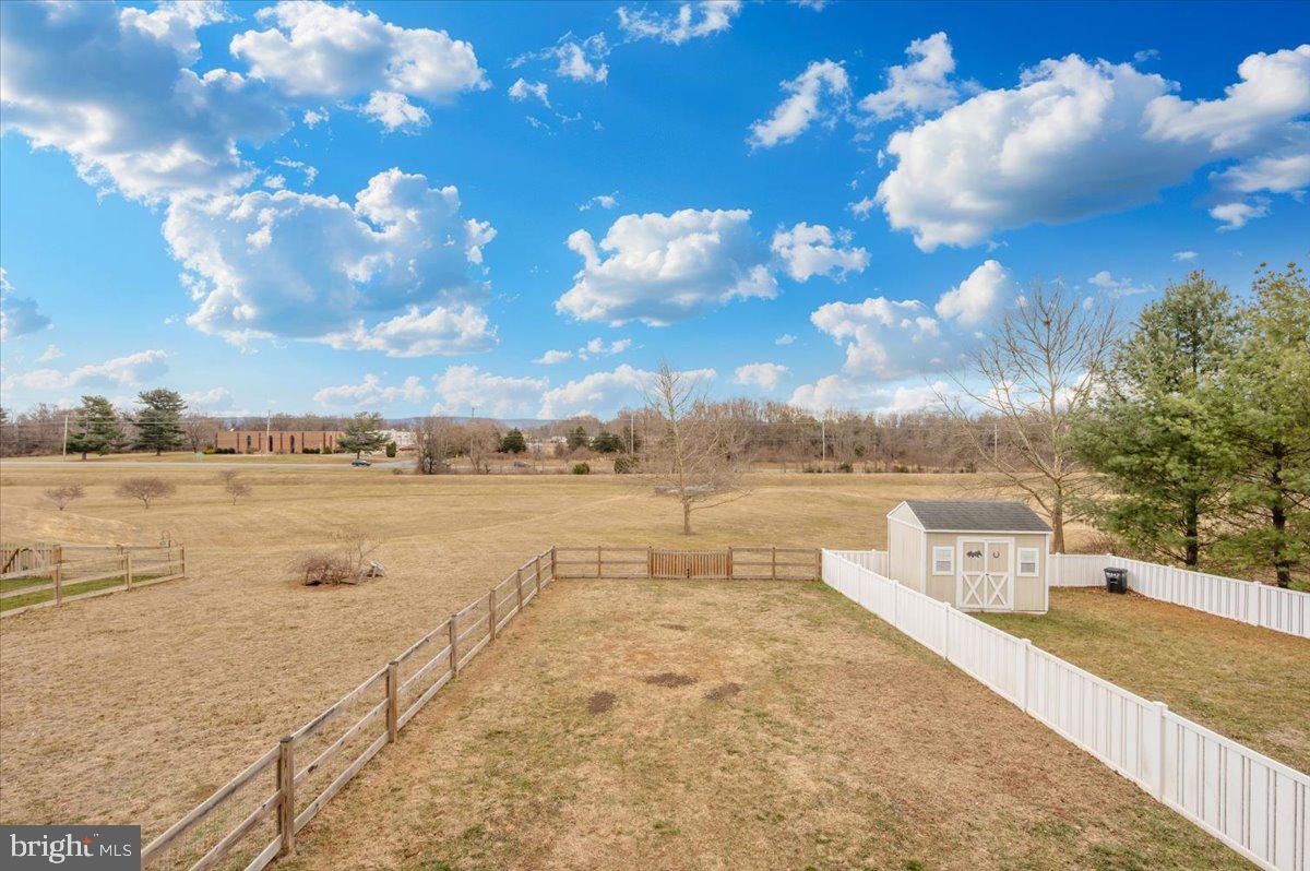 WEST FIELDS - Residential