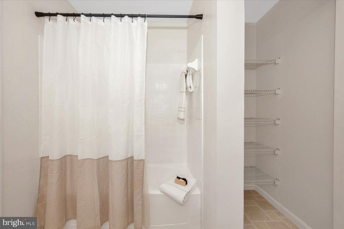 WEST FIELDS - Residential