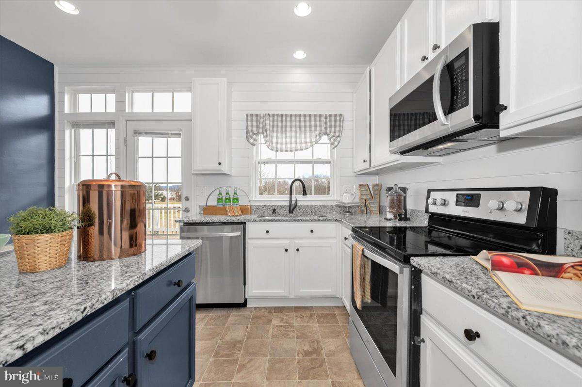 WEST FIELDS - Residential