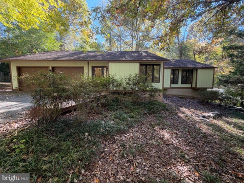 Photo of 6103 Eagles Nest Court, MANASSAS, VA 20112 (MLS # VAPW2131944)