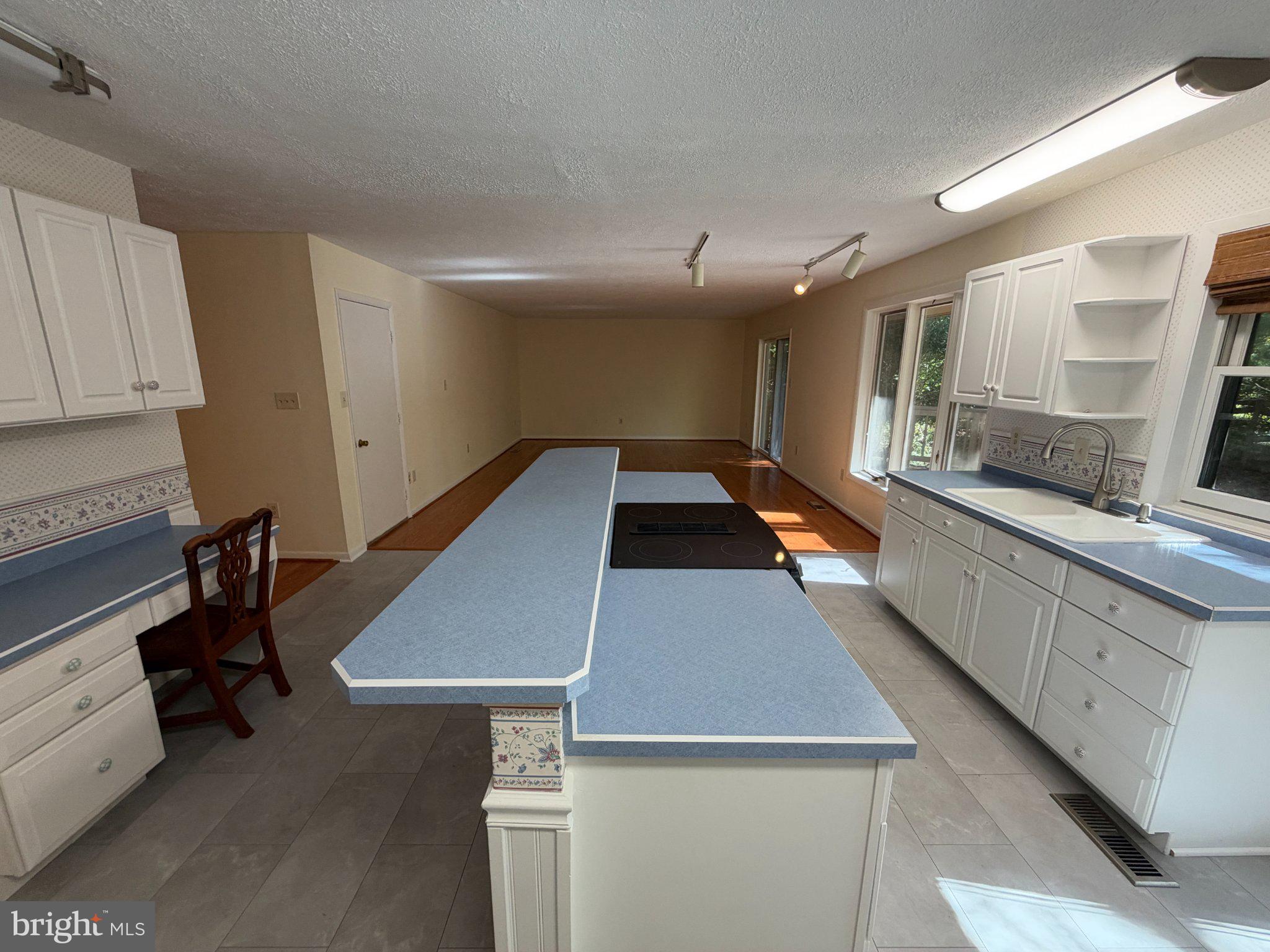 6103 EAGLES NEST COURT