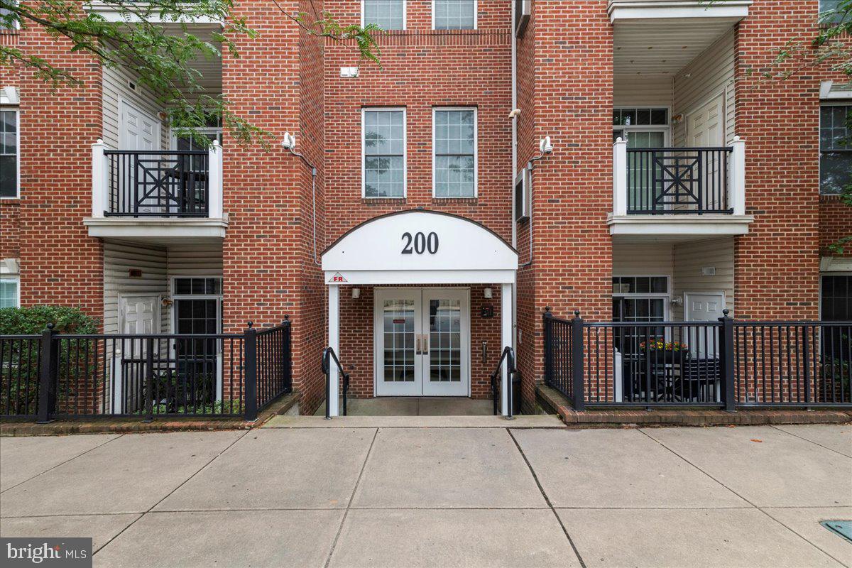 200 W ELM STREET 1415