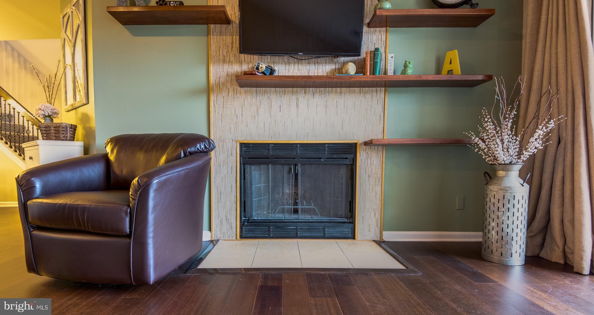 ADMIRAL REACH AT HARBOUR GATES - Residential