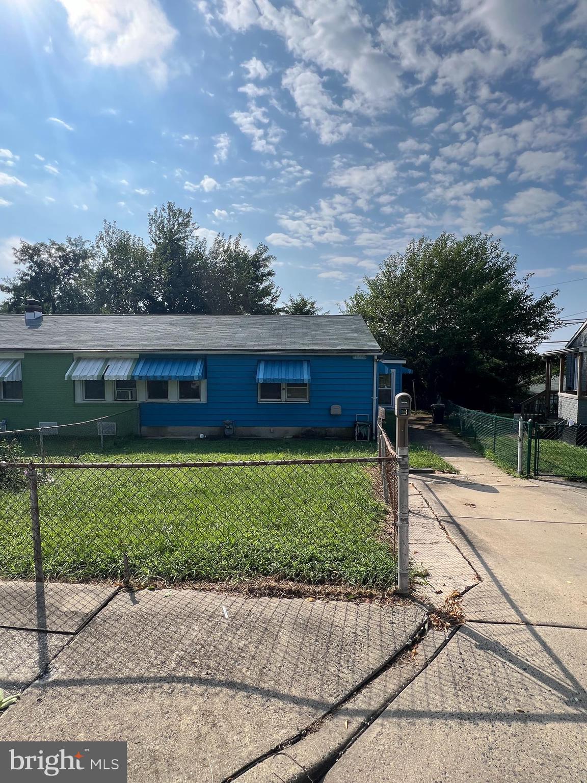 NOT AN AUCTION
PROPERTY SOLD AS-IS
1 bed/1 bath bungalow in Armistead Gardens community.
Armistead Homes Corporation $416 monthly coop fee.