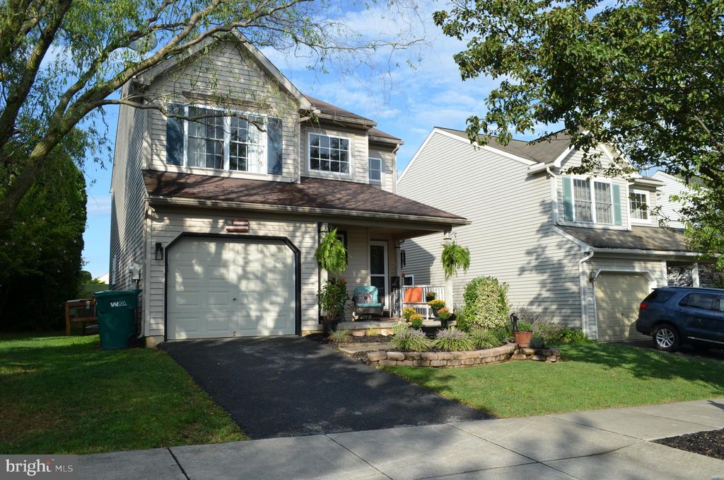 Photo of 304 CAMBRIDGE LN, LITITZ, PA 17543 (MLS # PALA2040722)