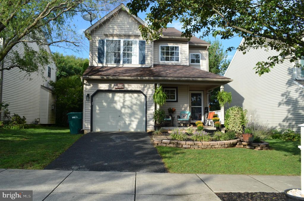 Photo of 304 CAMBRIDGE LN, LITITZ, PA 17543 (MLS # PALA2040722)