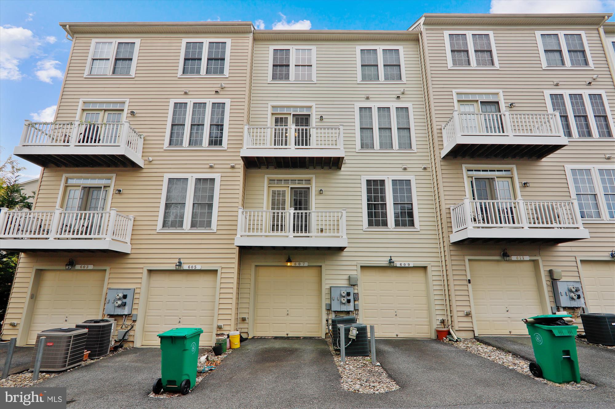 HIDDEN CREEK - Residential