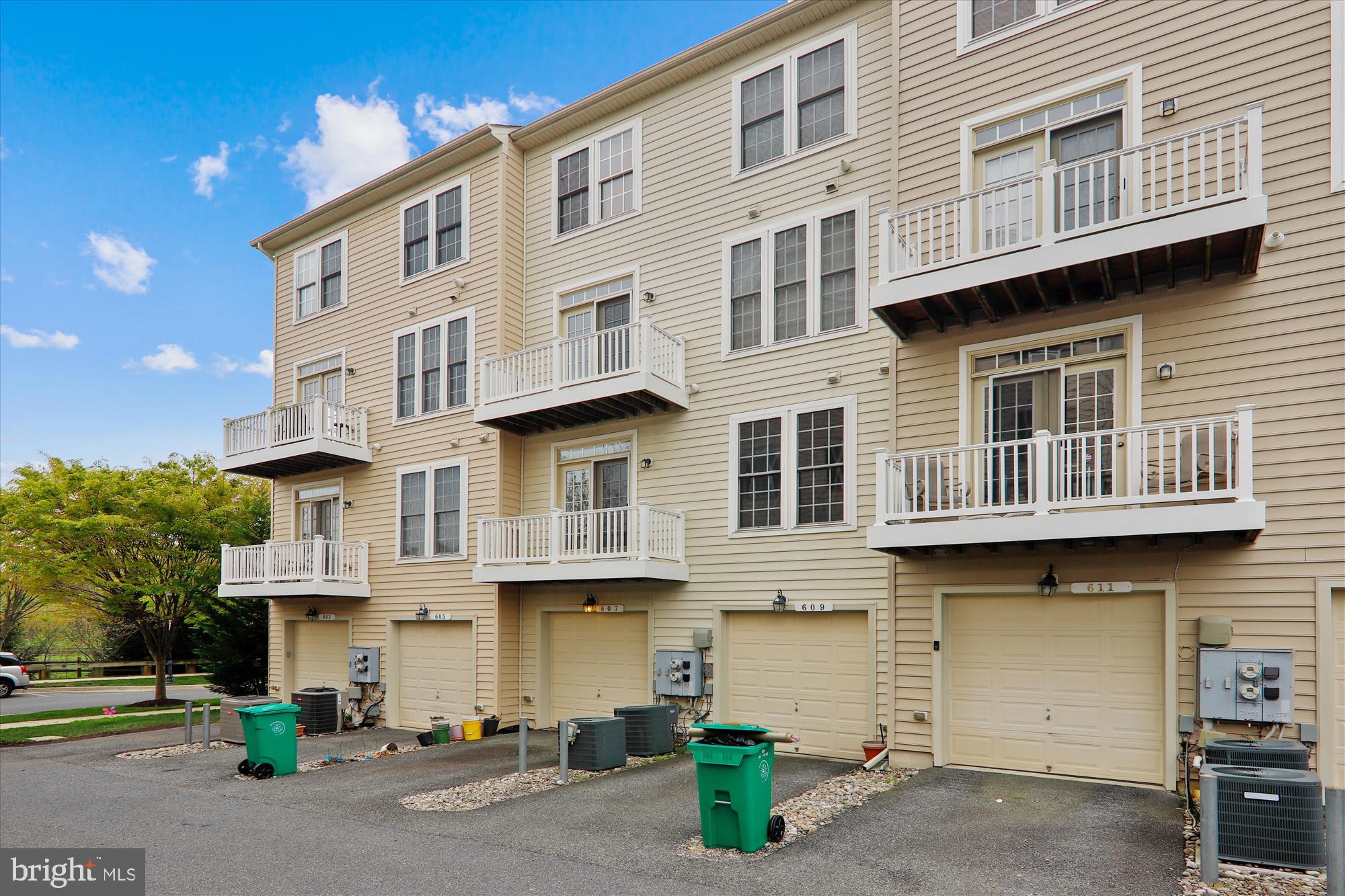 HIDDEN CREEK - Residential