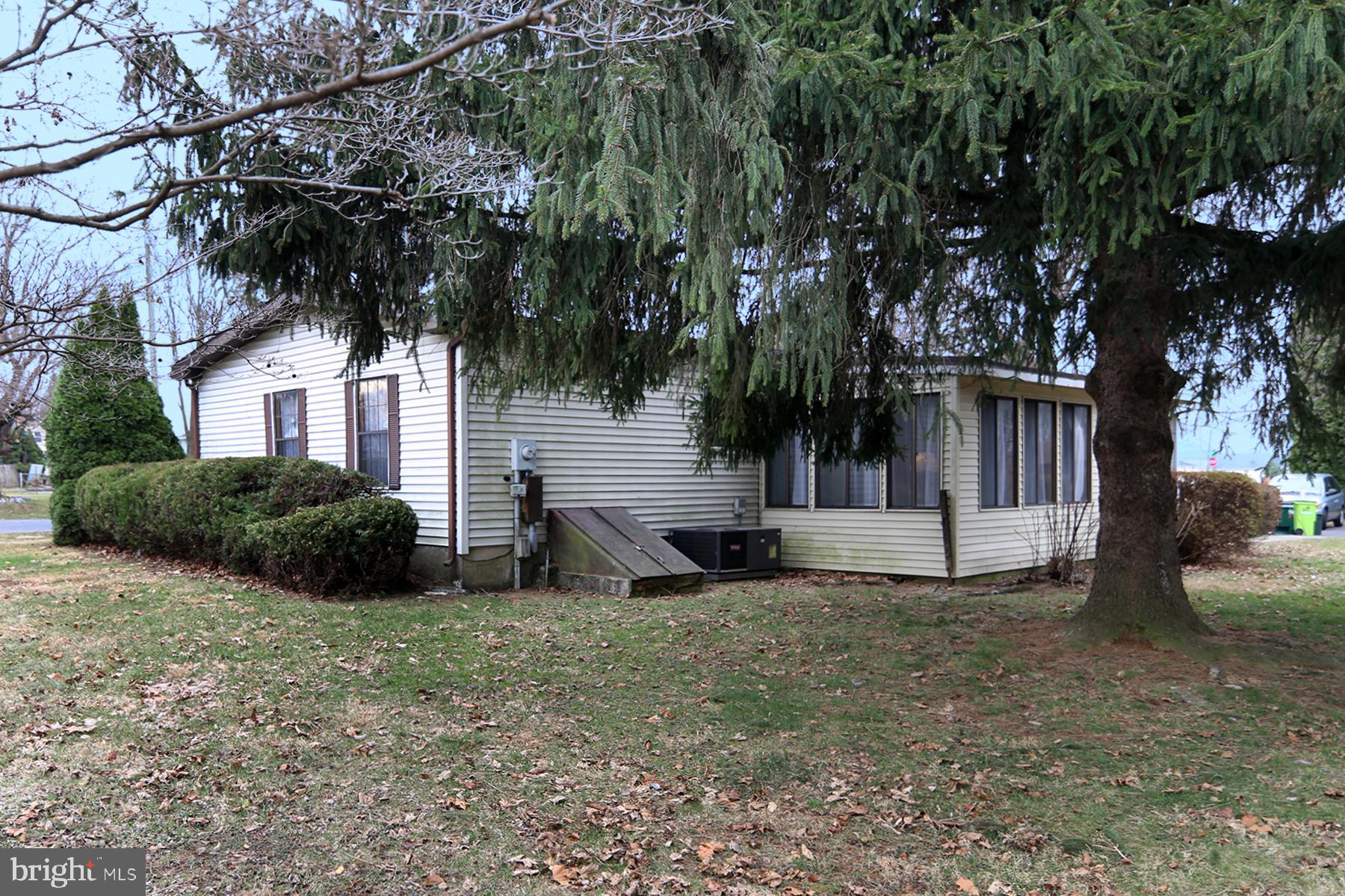 2015 E PENNSYLVANIA AVENUE