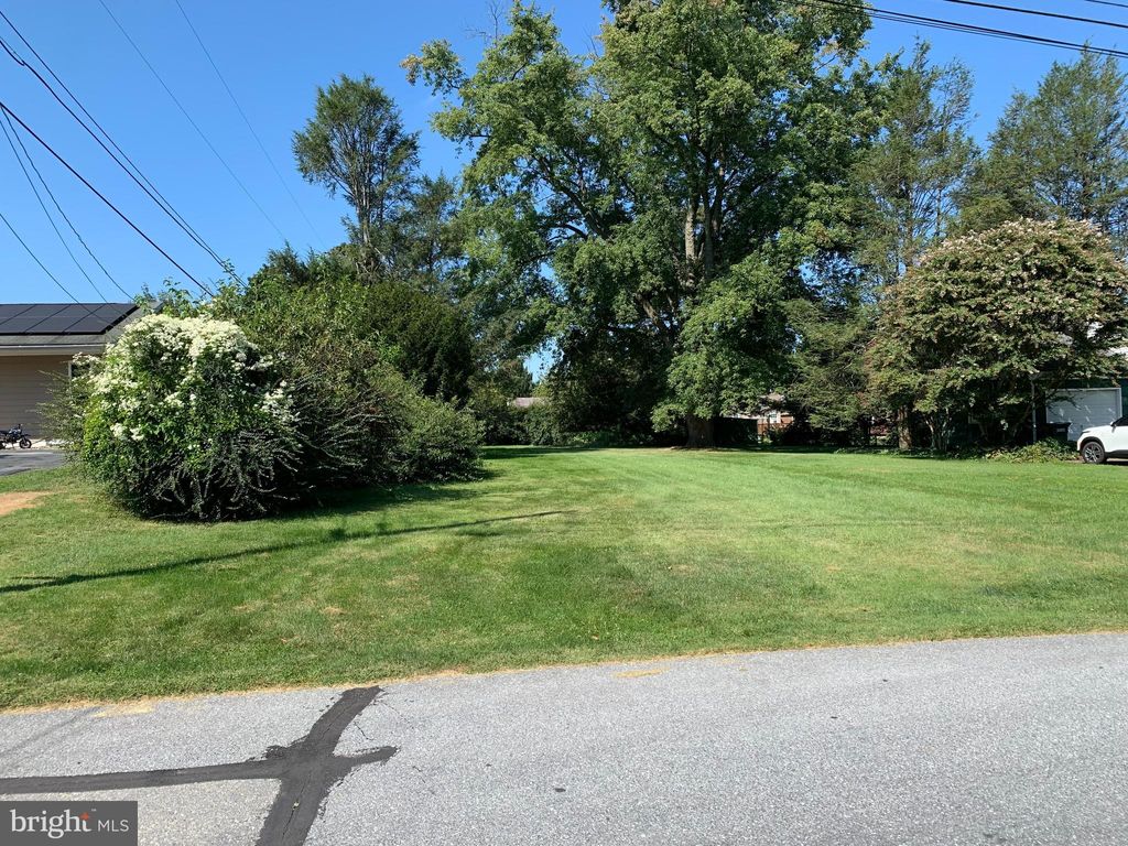 Photo of 2024 Meadow Ridge Drive, LANCASTER, PA 17601 (MLS # PALA2076392)
