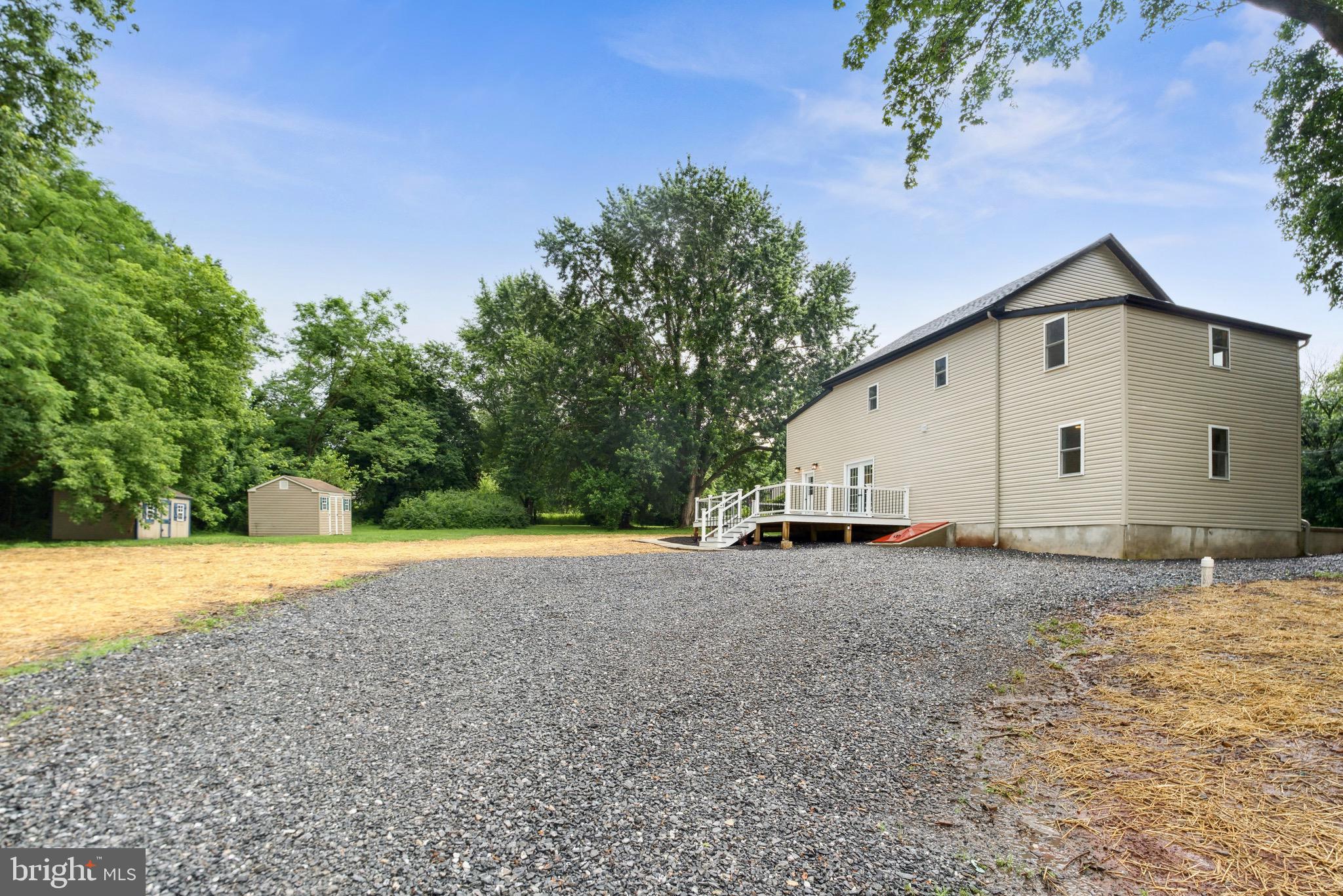 1195 TRAIL ROAD N