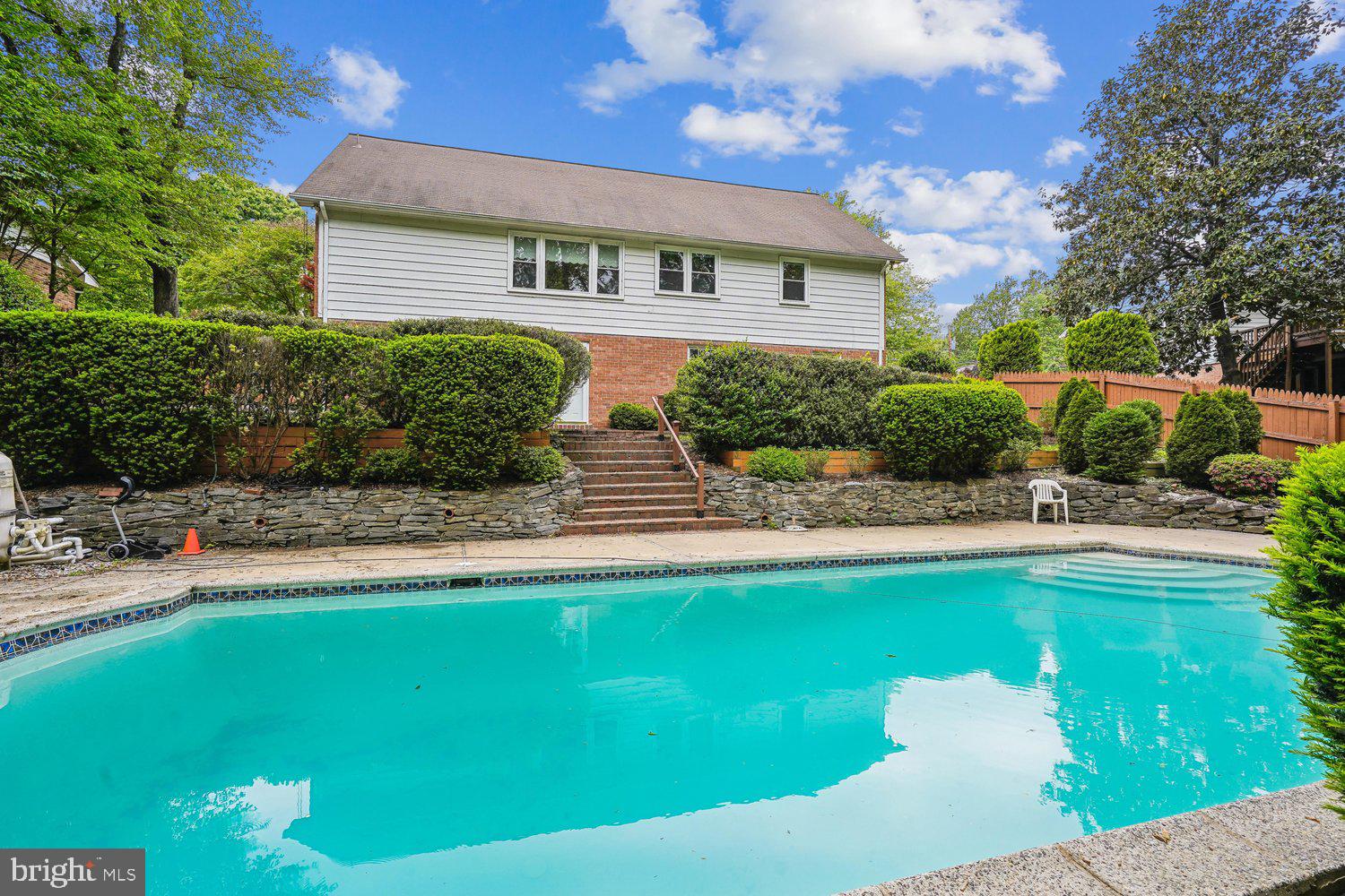 3709 CAMELOT DRIVE
