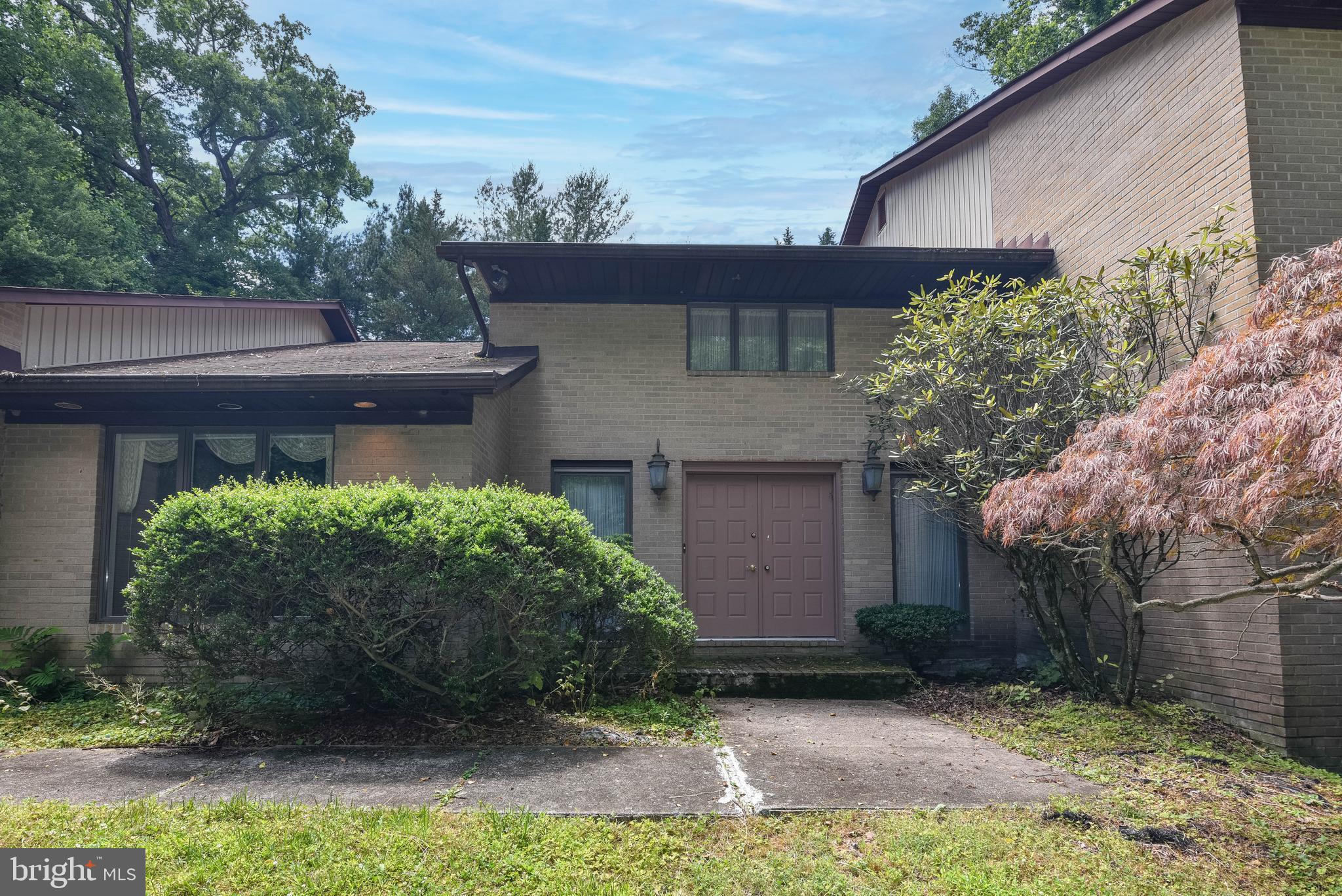 10 VALLEY GATE WAY