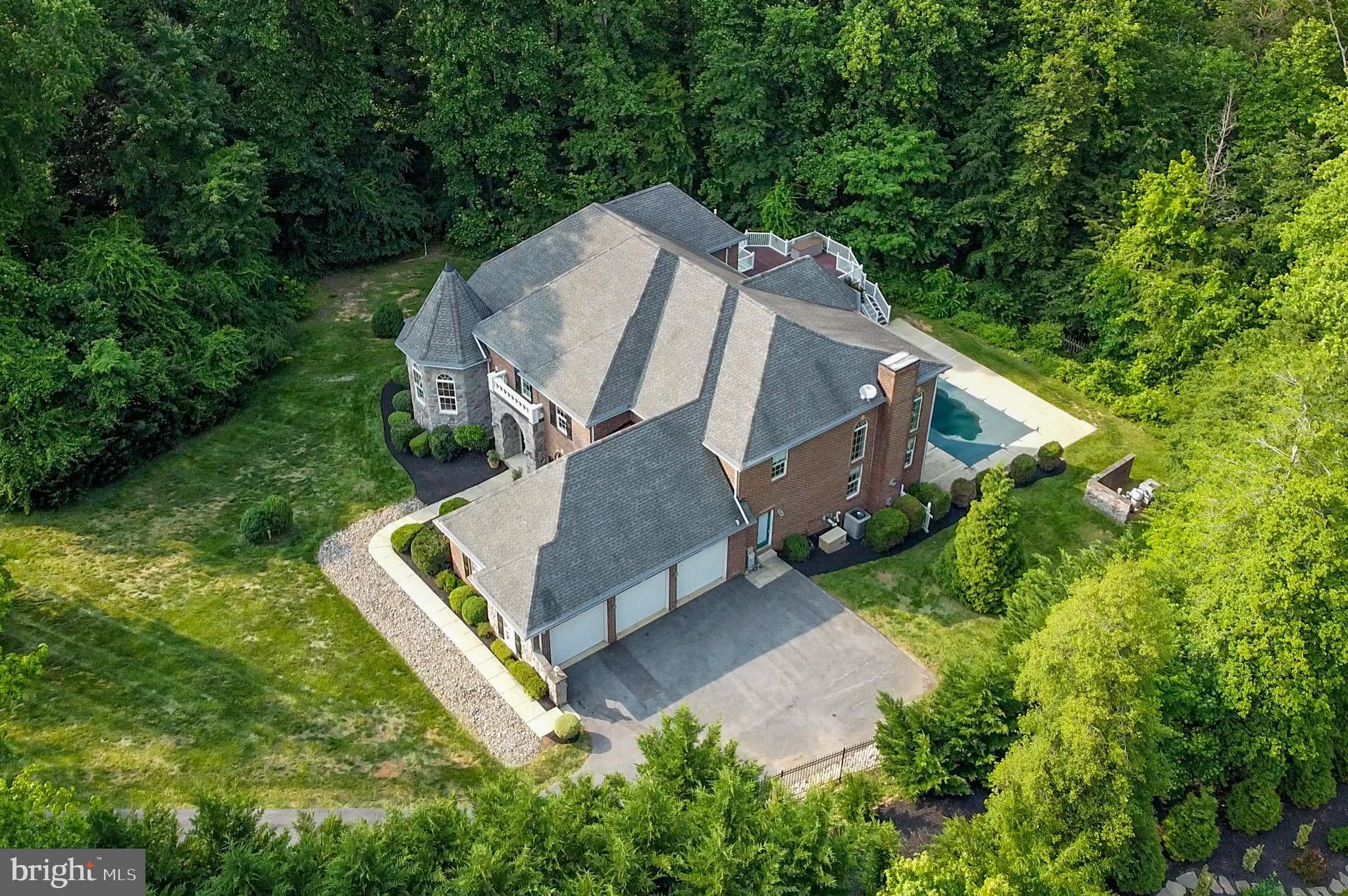 WINDSOR ESTATES - Residential