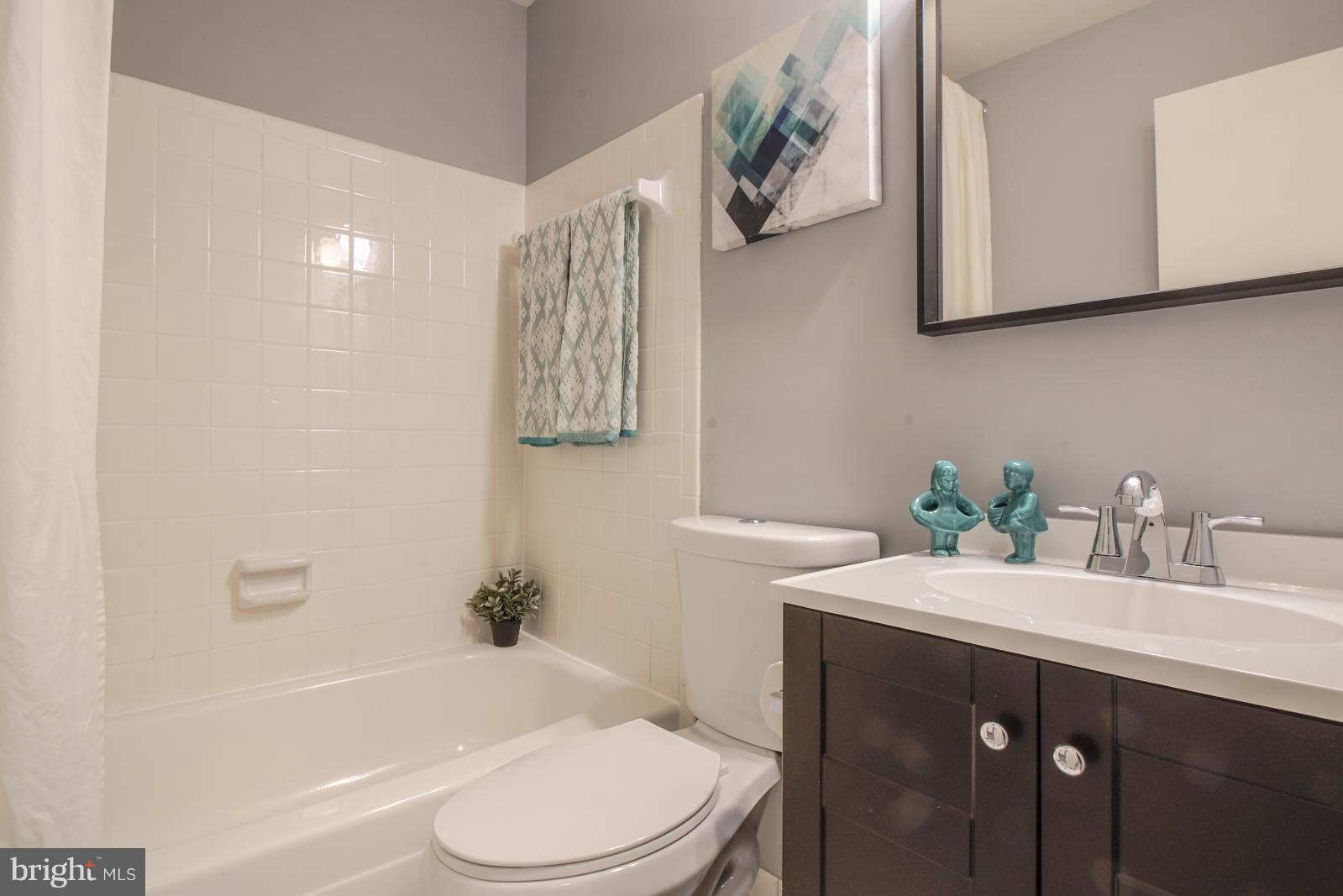 HERITAGE SQUARE - Residential