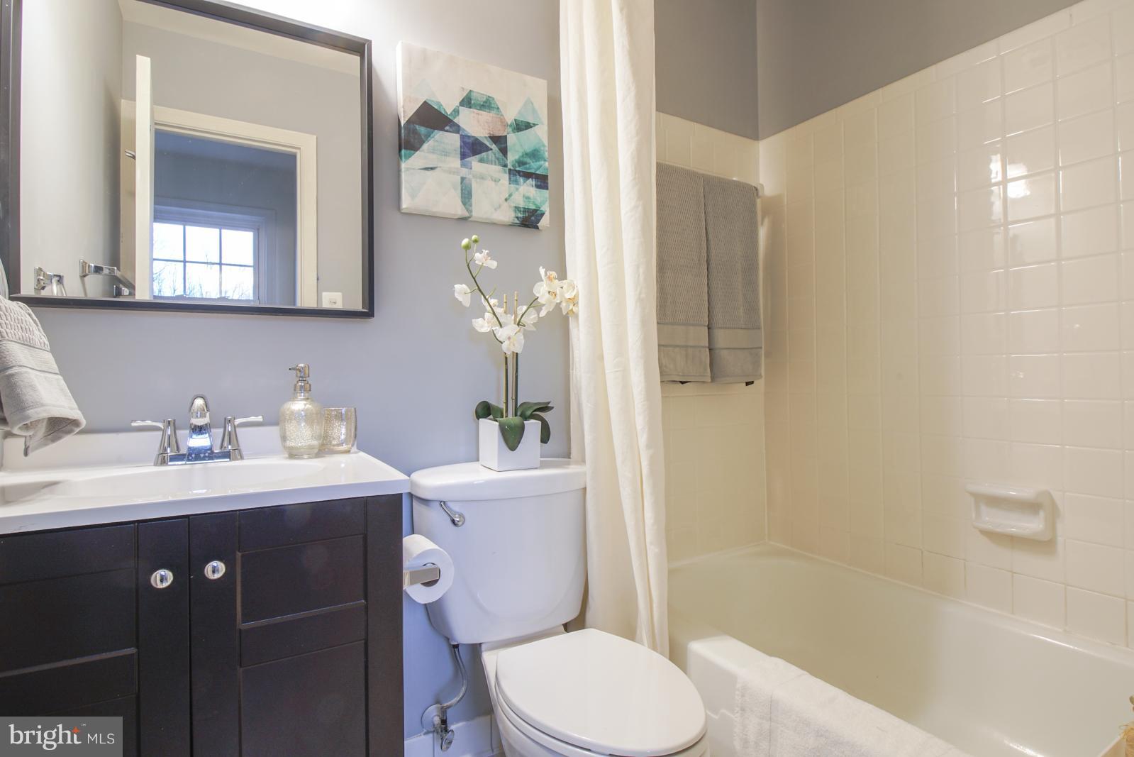 HERITAGE SQUARE - Residential