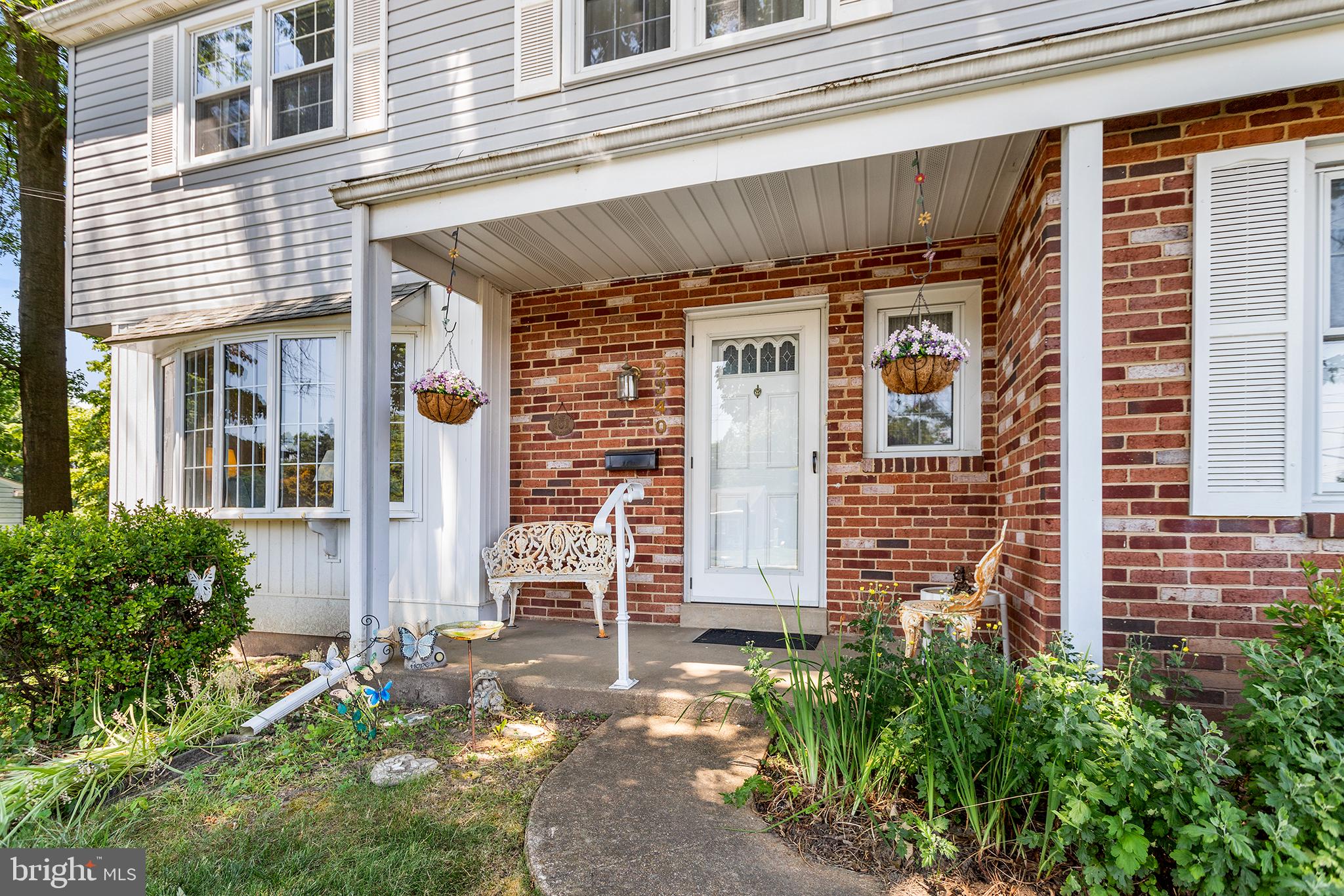 VILLAGE GREEN KNOLL - Residential