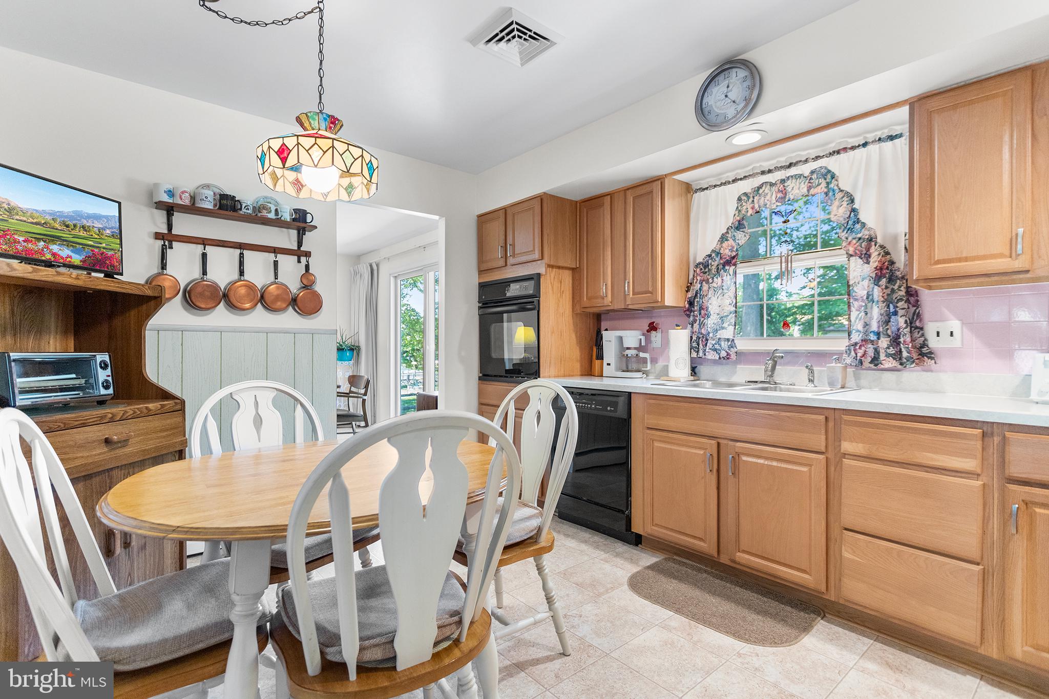 VILLAGE GREEN KNOLL - Residential