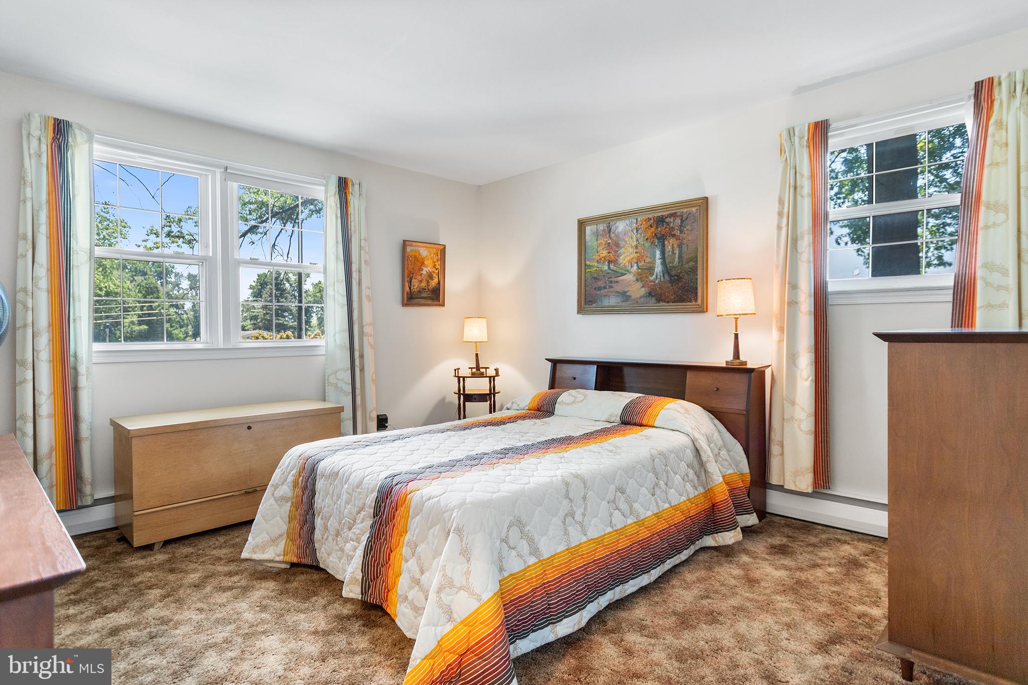 VILLAGE GREEN KNOLL - Residential