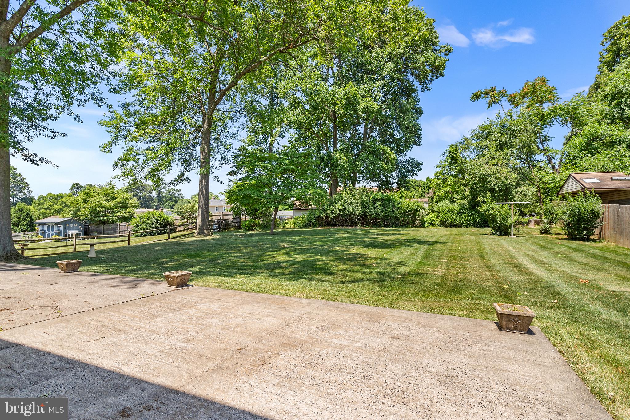 VILLAGE GREEN KNOLL - Residential