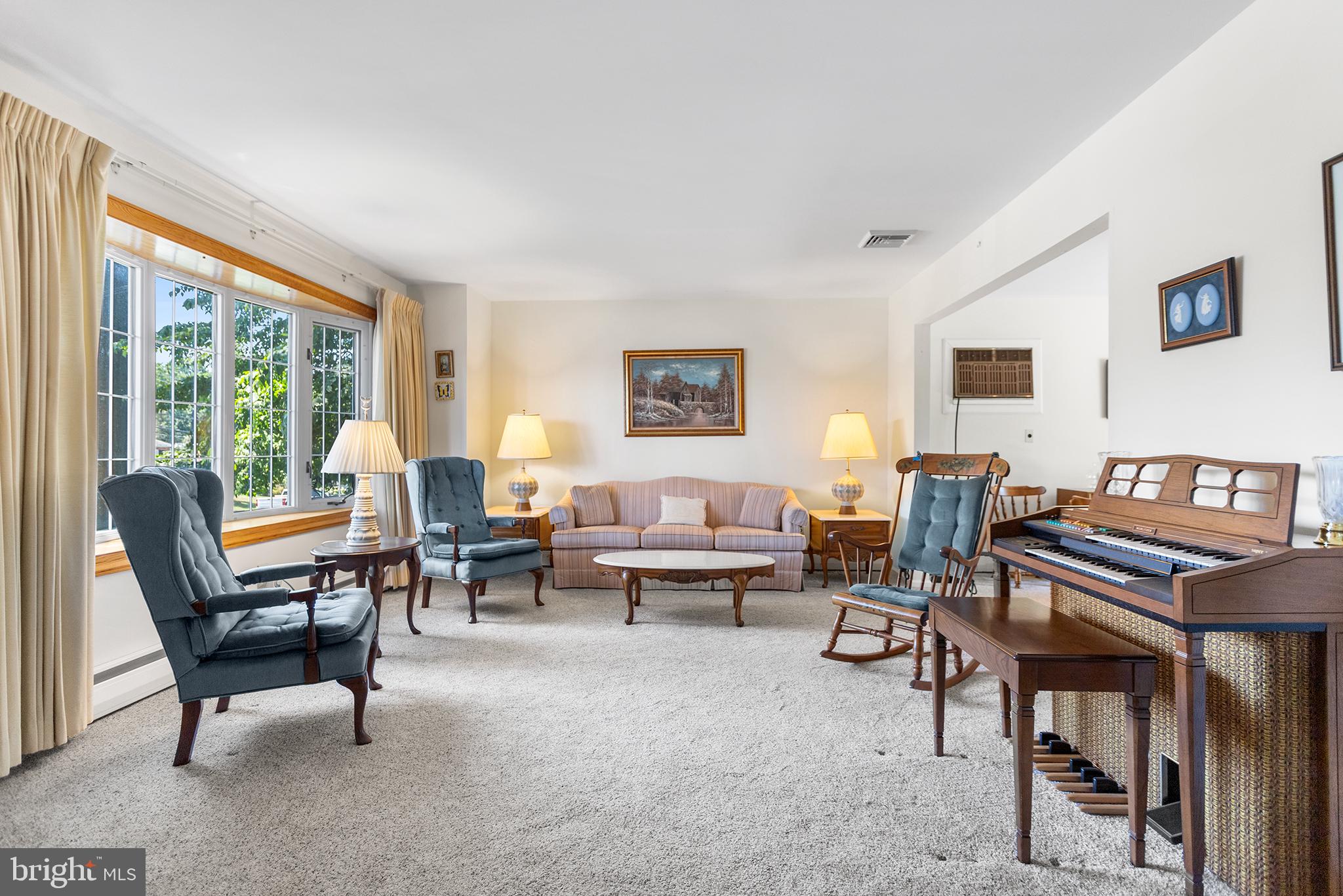 VILLAGE GREEN KNOLL - Residential